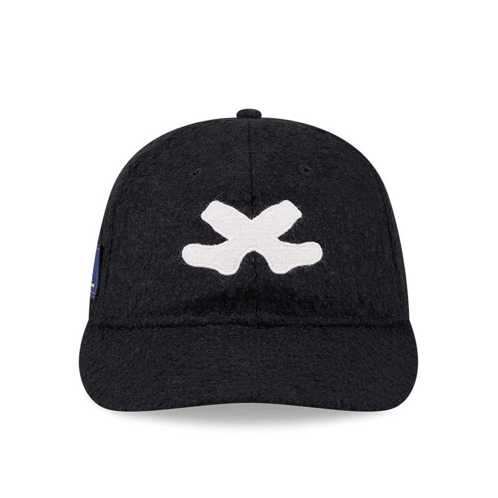Chicago White Sox MLB X Moon Navy Retro Crown New Era 9FIFTY Adjustable Cap, front view showing a white embroidered crossed bat logo on the structured navy crown, with a curved visor and eyelets.
