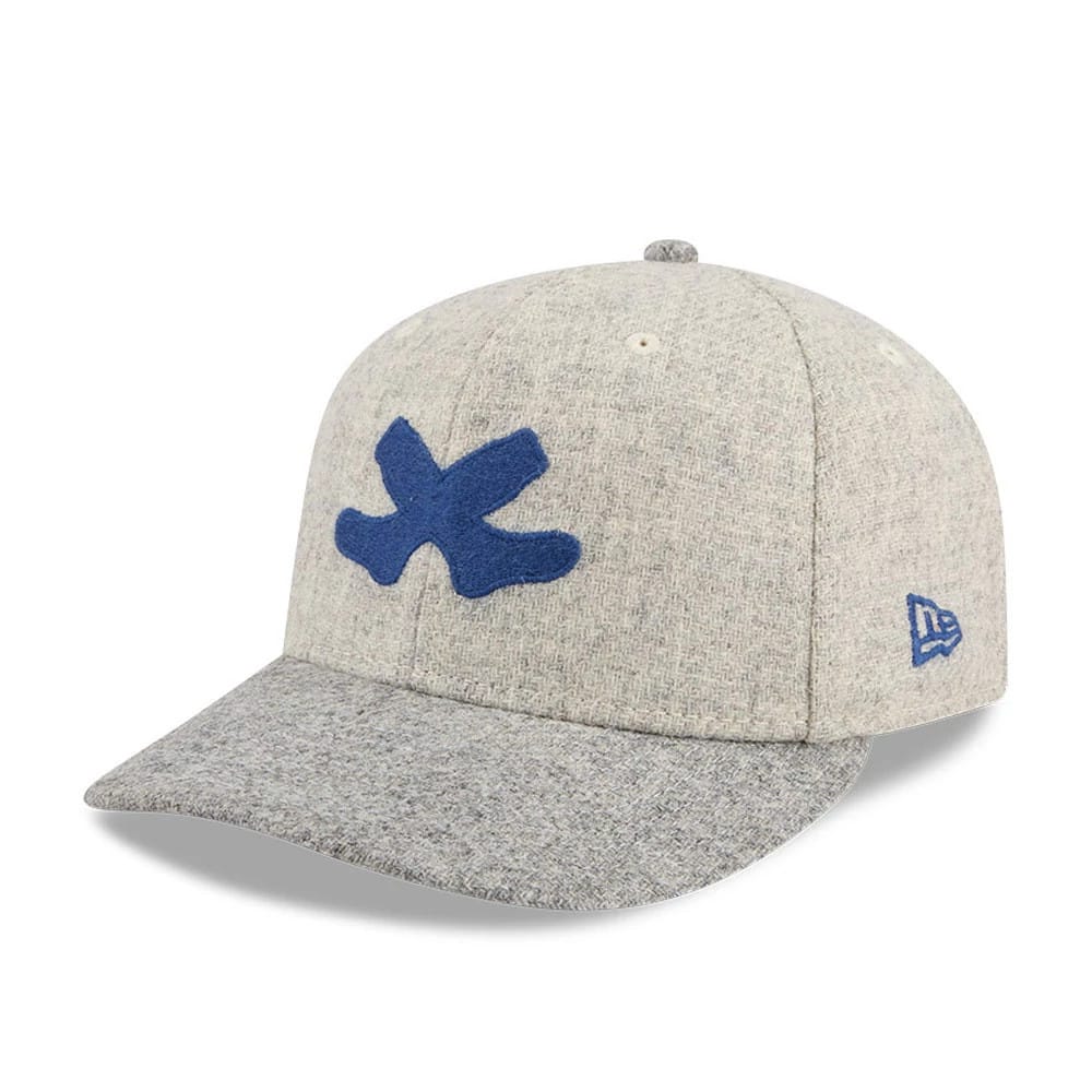 Pictured is this MLB X Moon Chicago White Sox 59FIFTY Fitted cap in light beige. 4