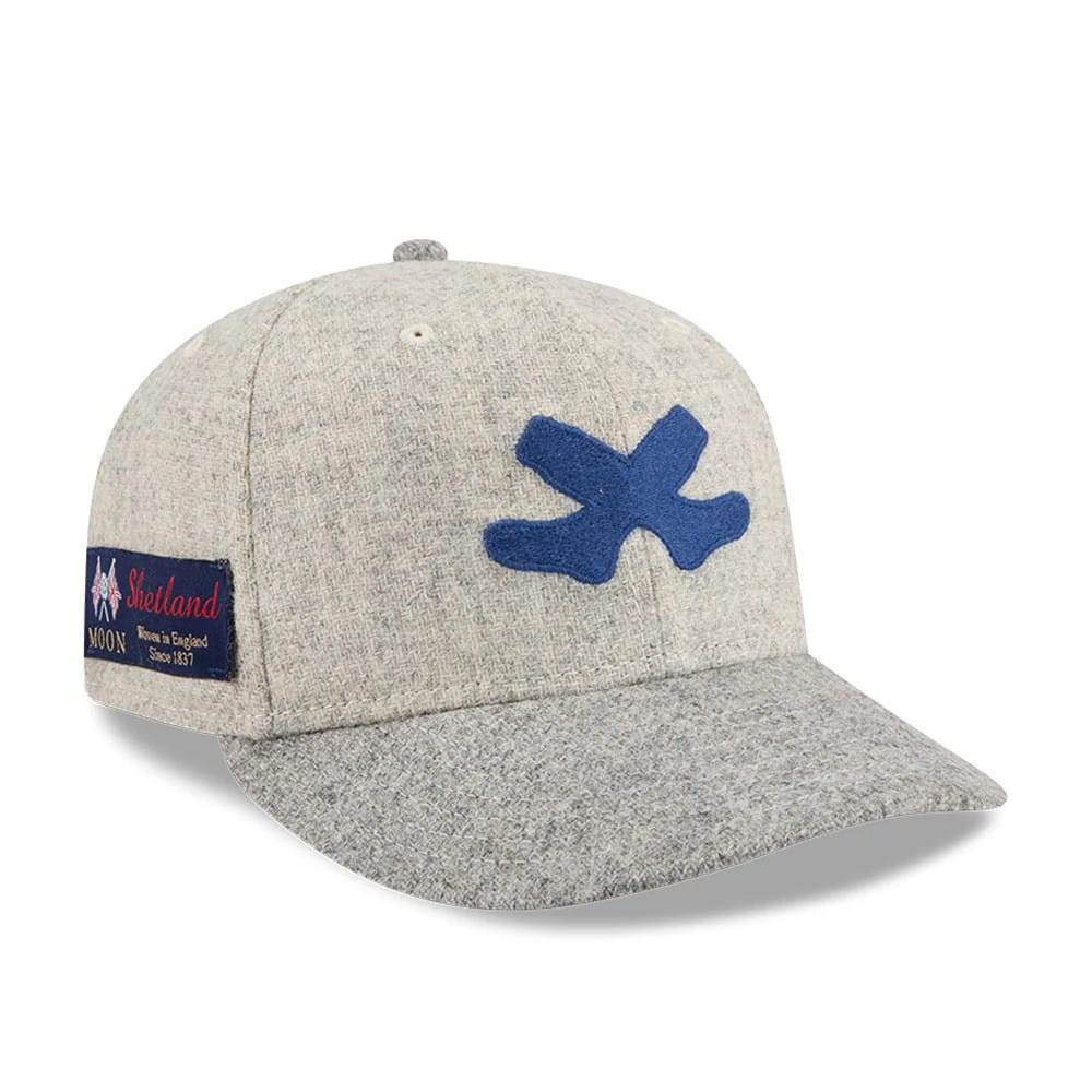 Chicago White Sox MLB X Moon Light Beige New Era 59FIFTY Fitted Cap, three-quarter view showing a large blue embroidered cross on the front panel, a grey textured visor, and a Shetland Moon woven patch on the left side.