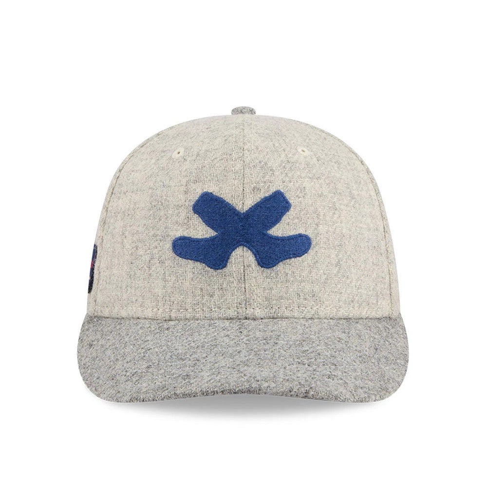 Pictured is this MLB X Moon Chicago White Sox 59FIFTY Fitted cap in light beige. 3