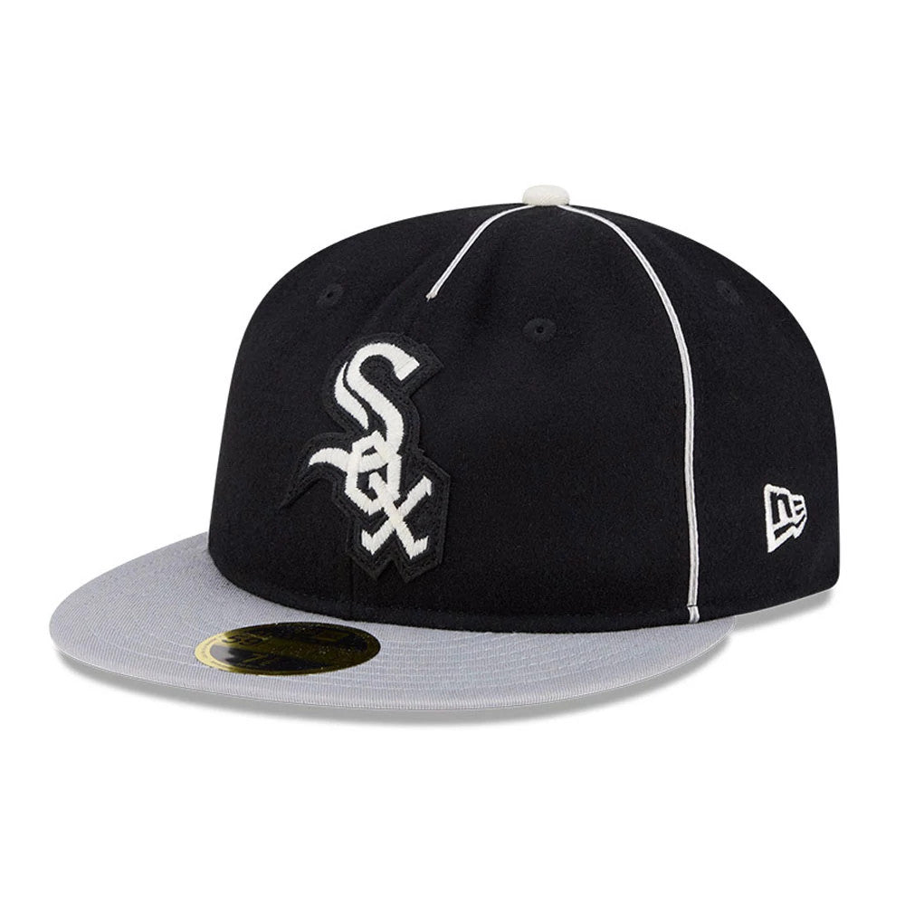 Chicago White Sox MLB Felt Logo Black Retro Crown New Era 59FIFTY Fitted Cap, three-quarter view showing the raised white embroidered logo on the black front panels, grey flat visor with a gold 59FIFTY size sticker.