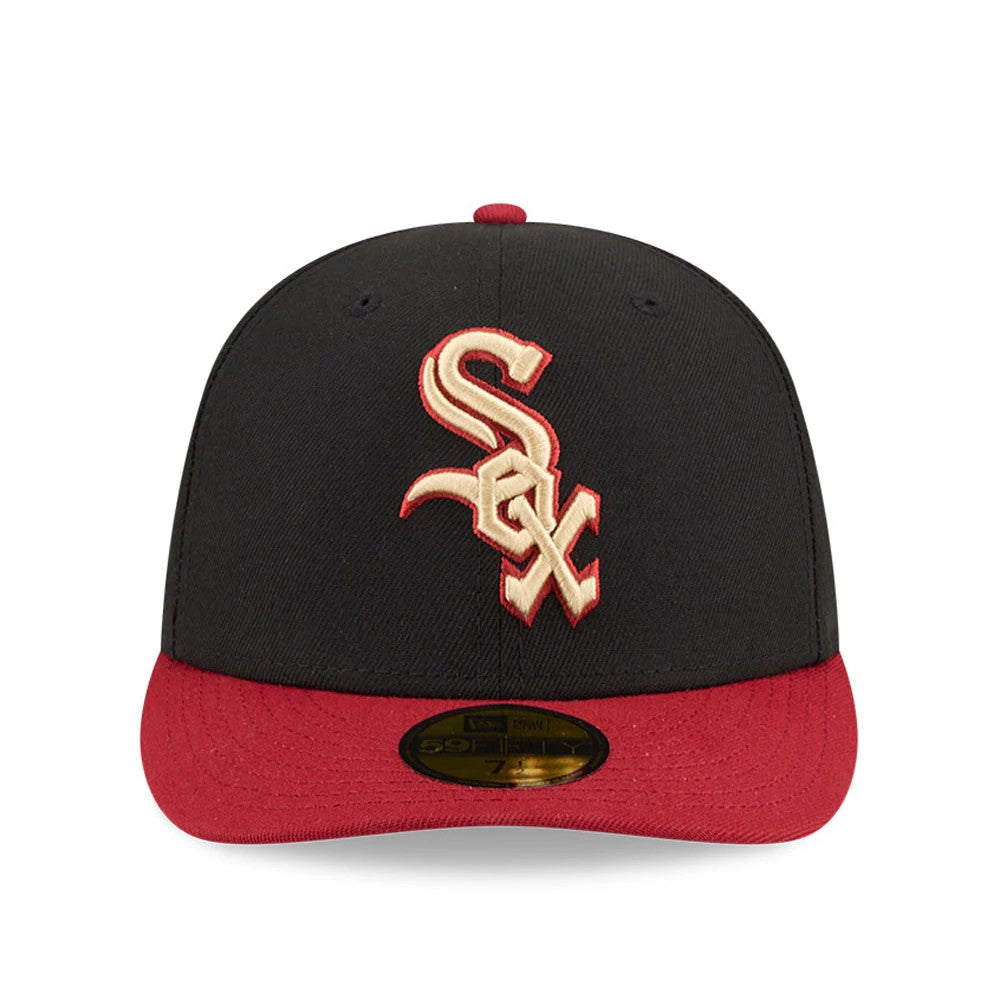 Chicago White Sox MLB Team Cards Black New Era 59FIFTY Fitted Cap, front view showing the red and cream embroidered logo on the black crown, a red visor, and a gold 59FIFTY size sticker on the red flat visor.