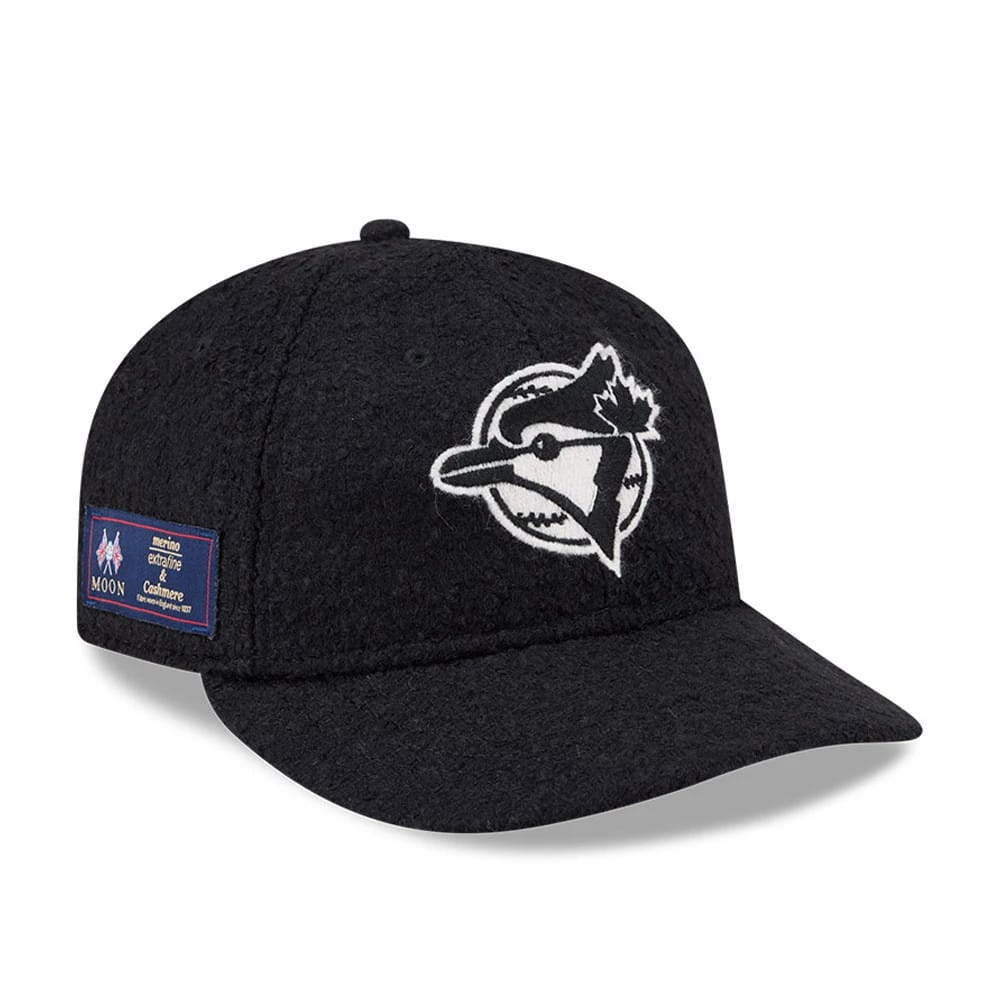 Toronto Blue Jays MLB X Moon Navy Retro Crown New Era 9FIFTY Adjustable Cap, three-quarter view showing the white and black embroidered Blue Jays logo on the front panel, navy textured fabric, and Moon brand patch on the left side.