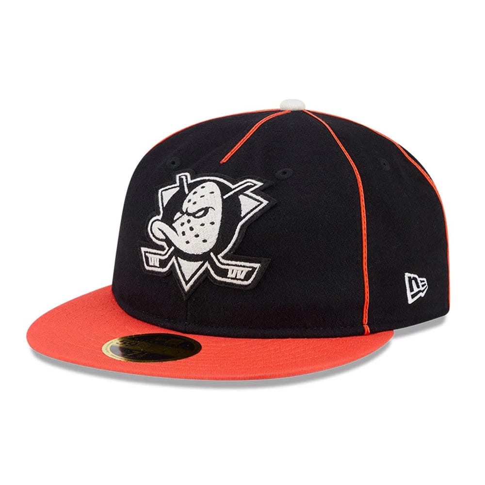 Pictured is this NHL Felt Logo Anaheim Ducks Retro Crown 59FIFTY Fitted cap in black. 4