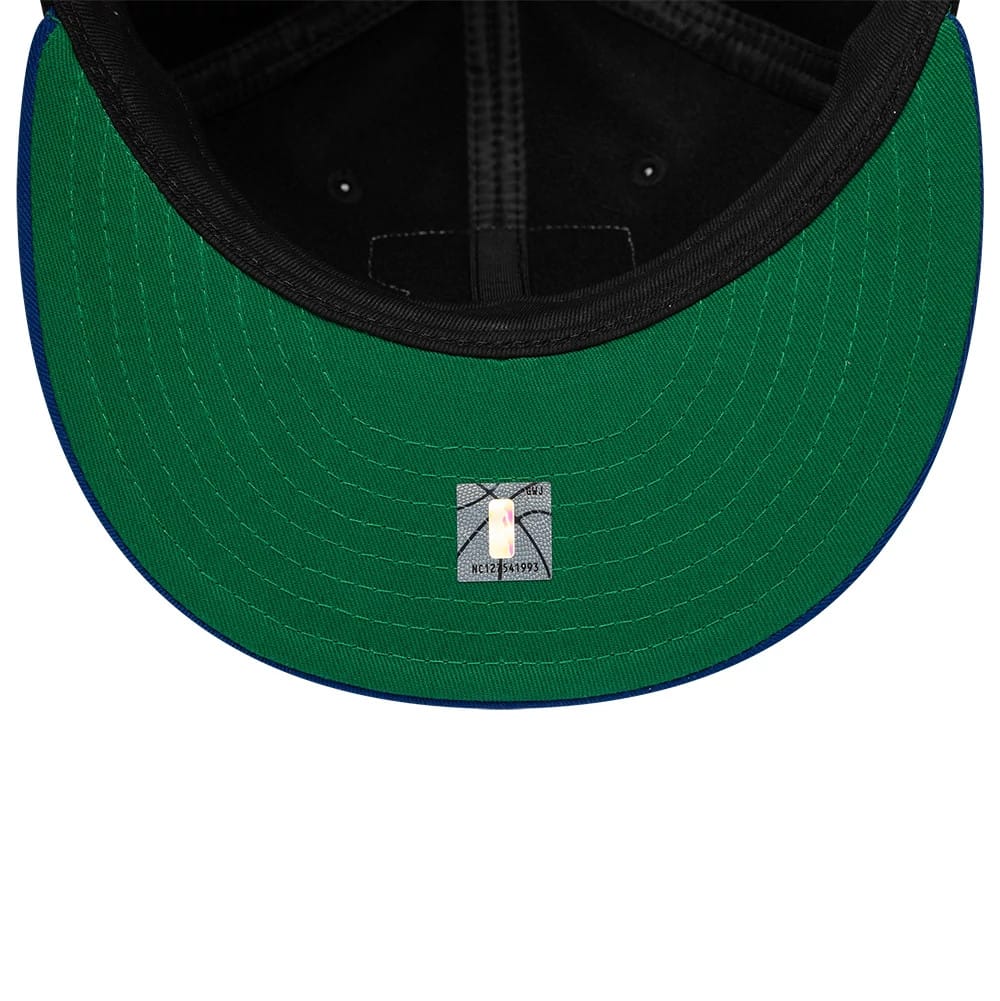 Pictured is this NBA Felt Logo New York Knicks Retro Crown 59FIFTY Fitted cap in dark blue. 2