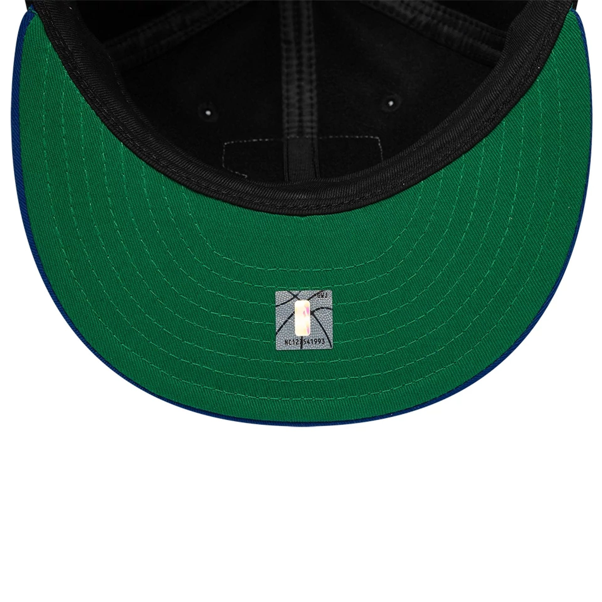 Pictured is this NBA Felt Logo New York Knicks Retro Crown 59FIFTY Fitted cap in dark blue. 2