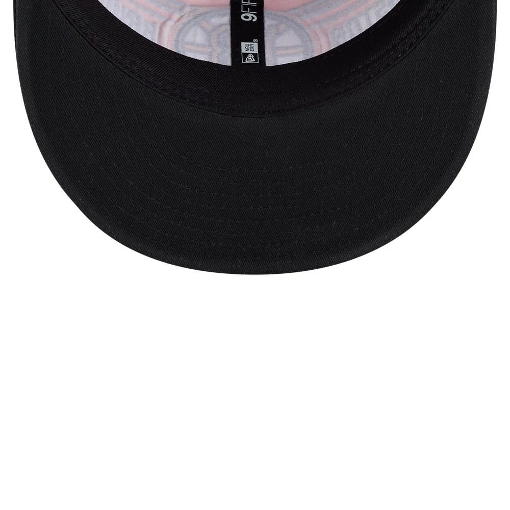 Bruins NHL Team Stripes Black Retro Crown New Era 9FIFTY Adjustable Cap, inside view showing a black visor and woven taping with the 9FIFTY label at the centre, alongside a patterned design on the fabric lining the crown.