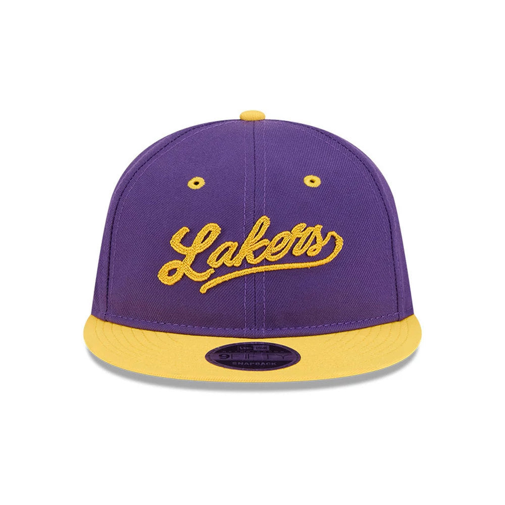 LA Lakers NBA Chainstitch Script Purple Retro Crown New Era 9FIFTY Adjustable Cap, front view showing yellow chainstitch embroidered Lakers script on the purple crown, complemented by a yellow flat visor with a 9FIFTY size sticker at the centre.