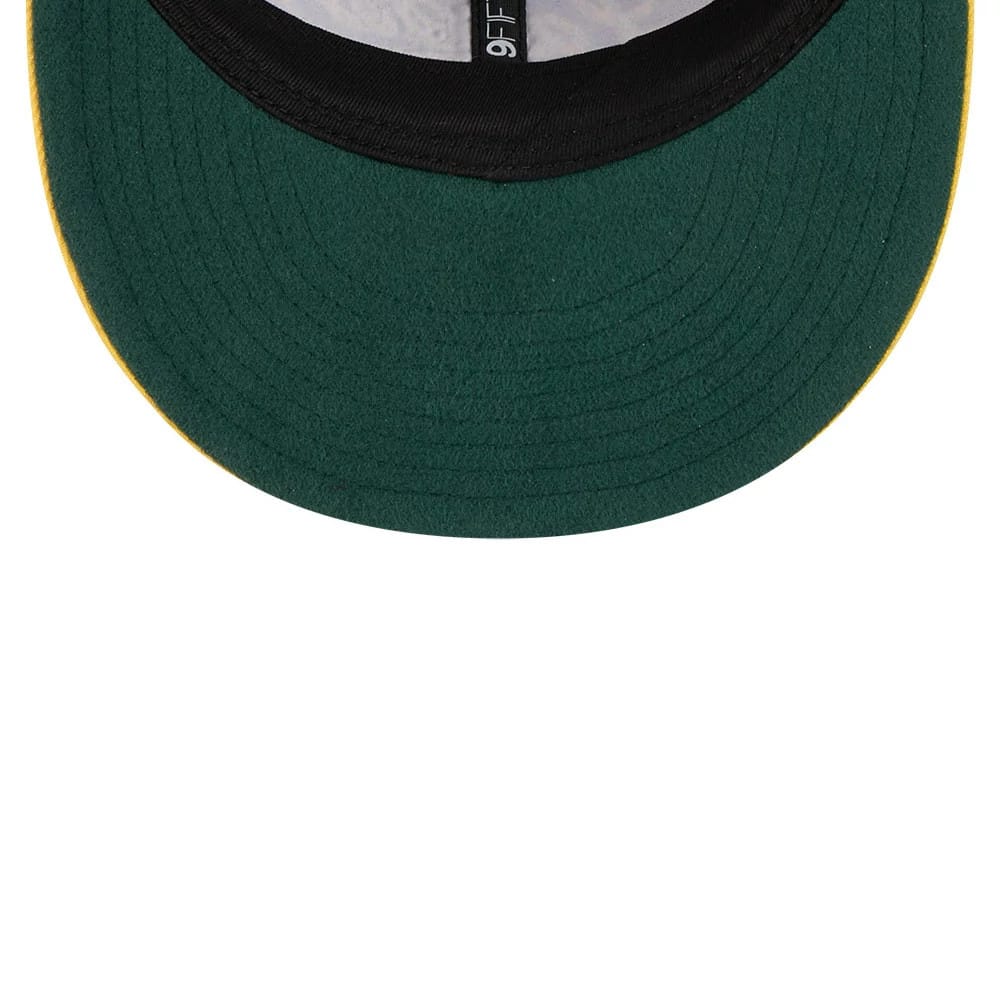 Pictured is this NBA Chainstitch Script LA Lakers Retro Crown 9FIFTY cap in purple. 2