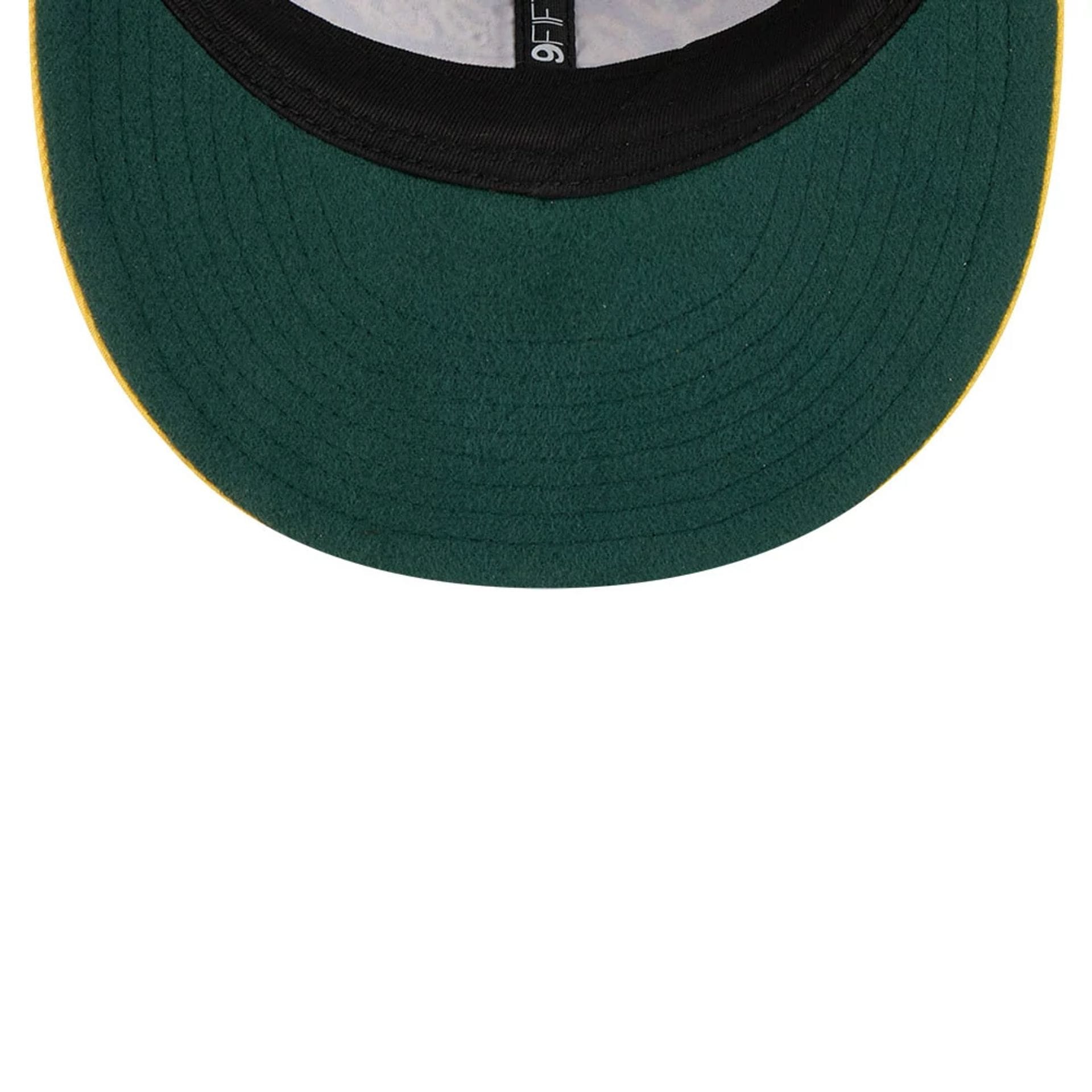 Pictured is this NBA Chainstitch Script LA Lakers Retro Crown 9FIFTY cap in purple. 2