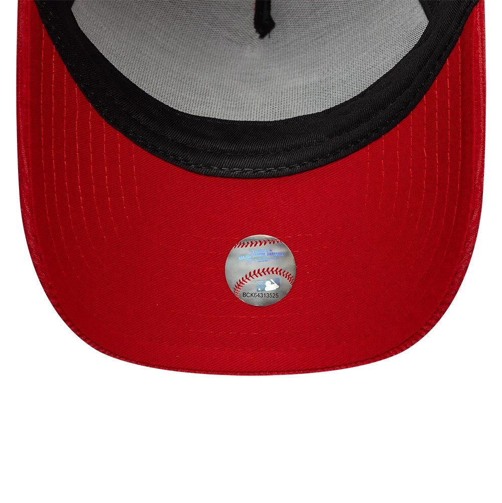 New York Yankees MLB Cord Dark Red New Era 9FORTY A-Frame Adjustable Cap, inside view showing a grey undervisor with black edged taping, a red cap top button, and a holographic sticker centred underneath.