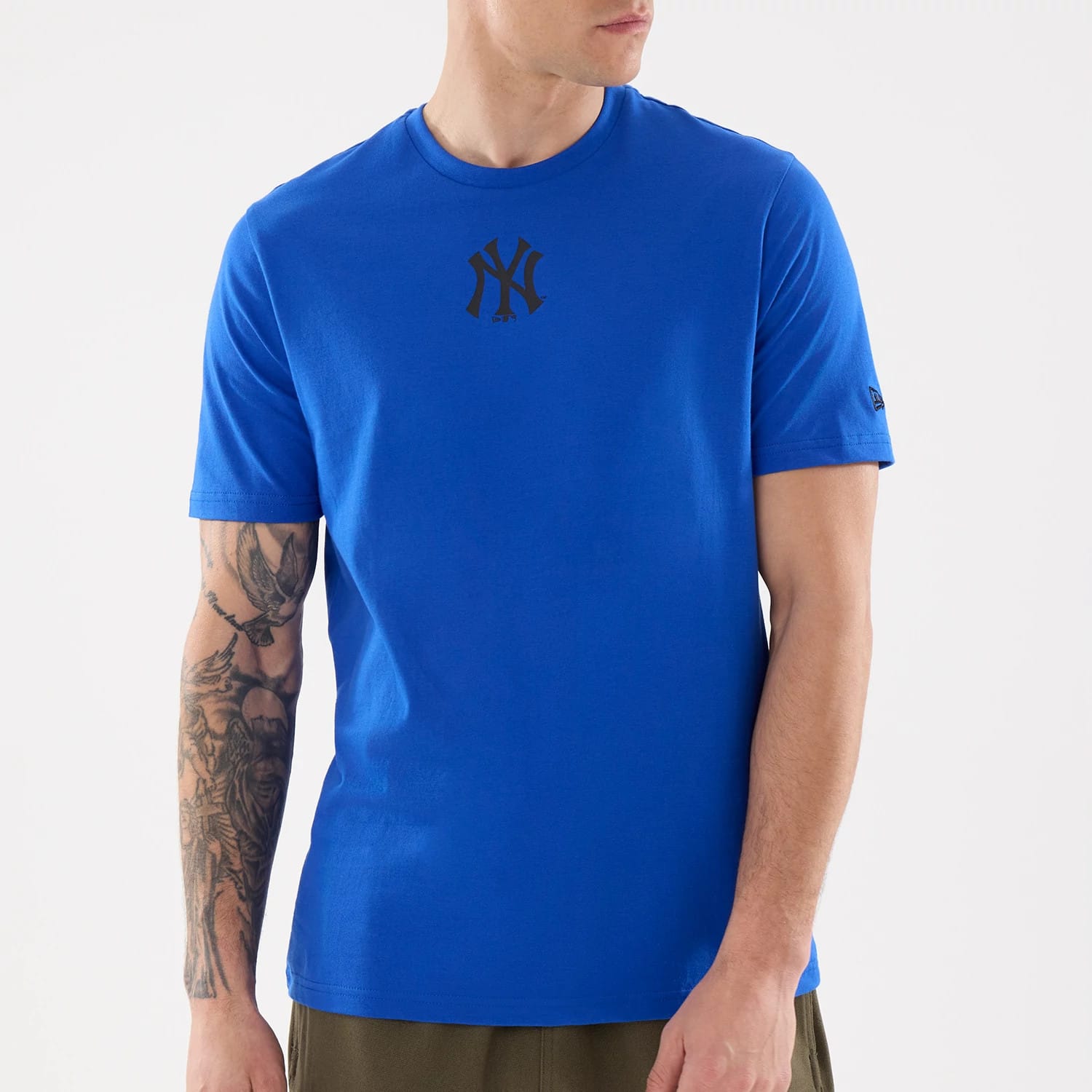 The model is wearing this MLB New York Yankees T-Shirt in blue. 4