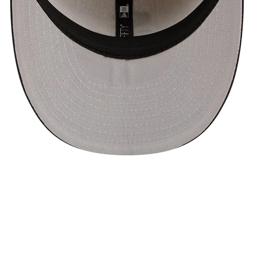 Pictured is this MLB Twine Chicago White Sox 59FIFTY Fitted cap in Beige. 2