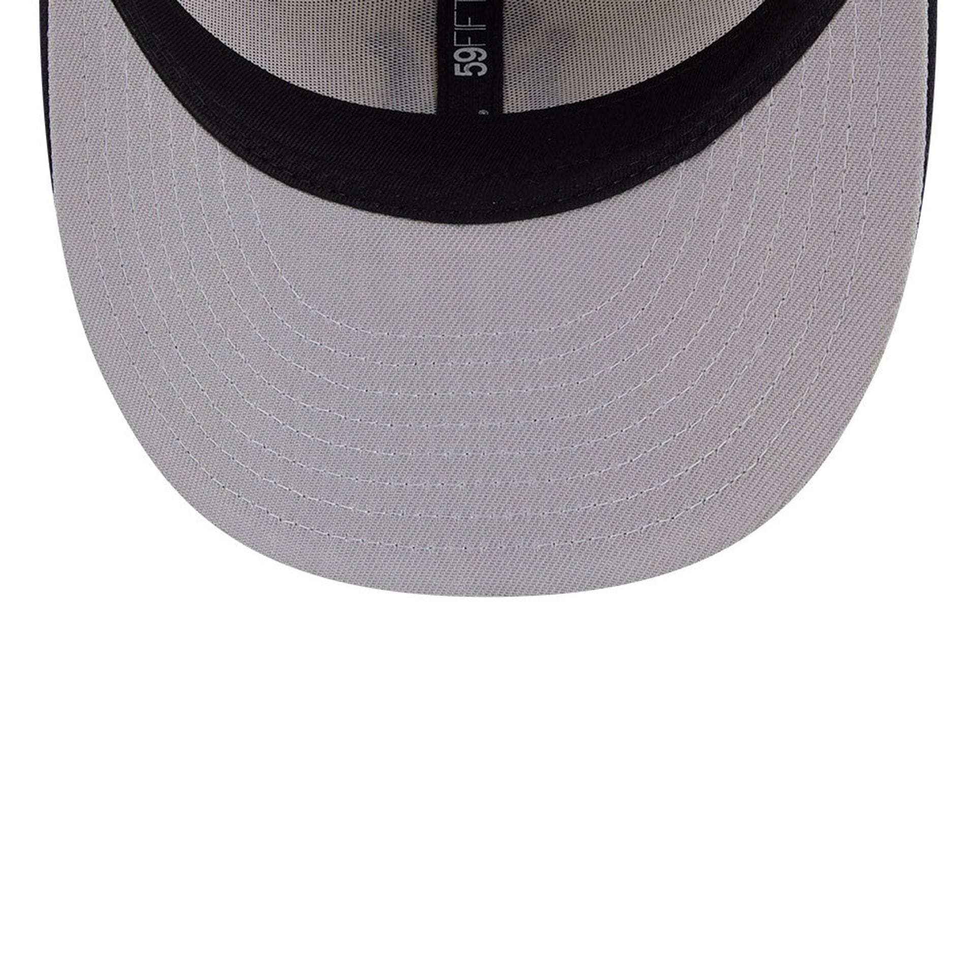 Pictured is this MLB Twine New York Yankees 59FIFTY Fitted cap in navy. 2
