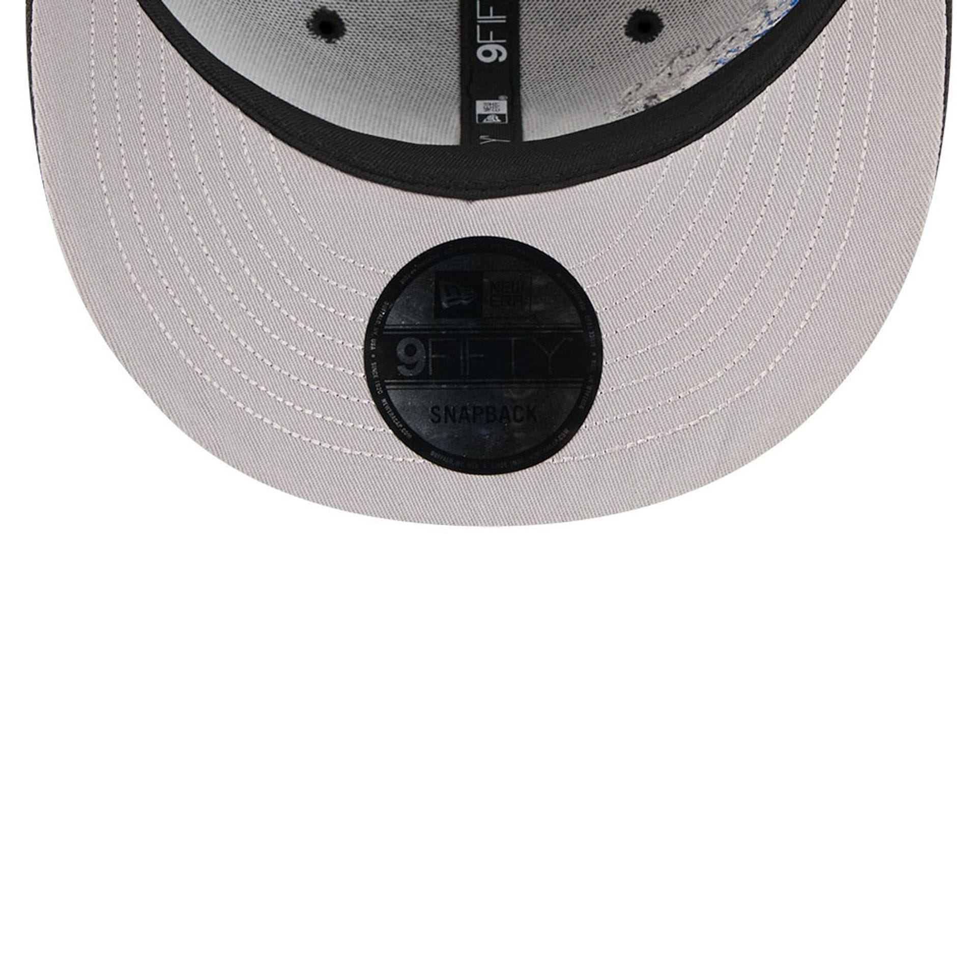 Pictured is this MLB Vissurf New York Yankees 9FIFTY Snapback cap in black. 2