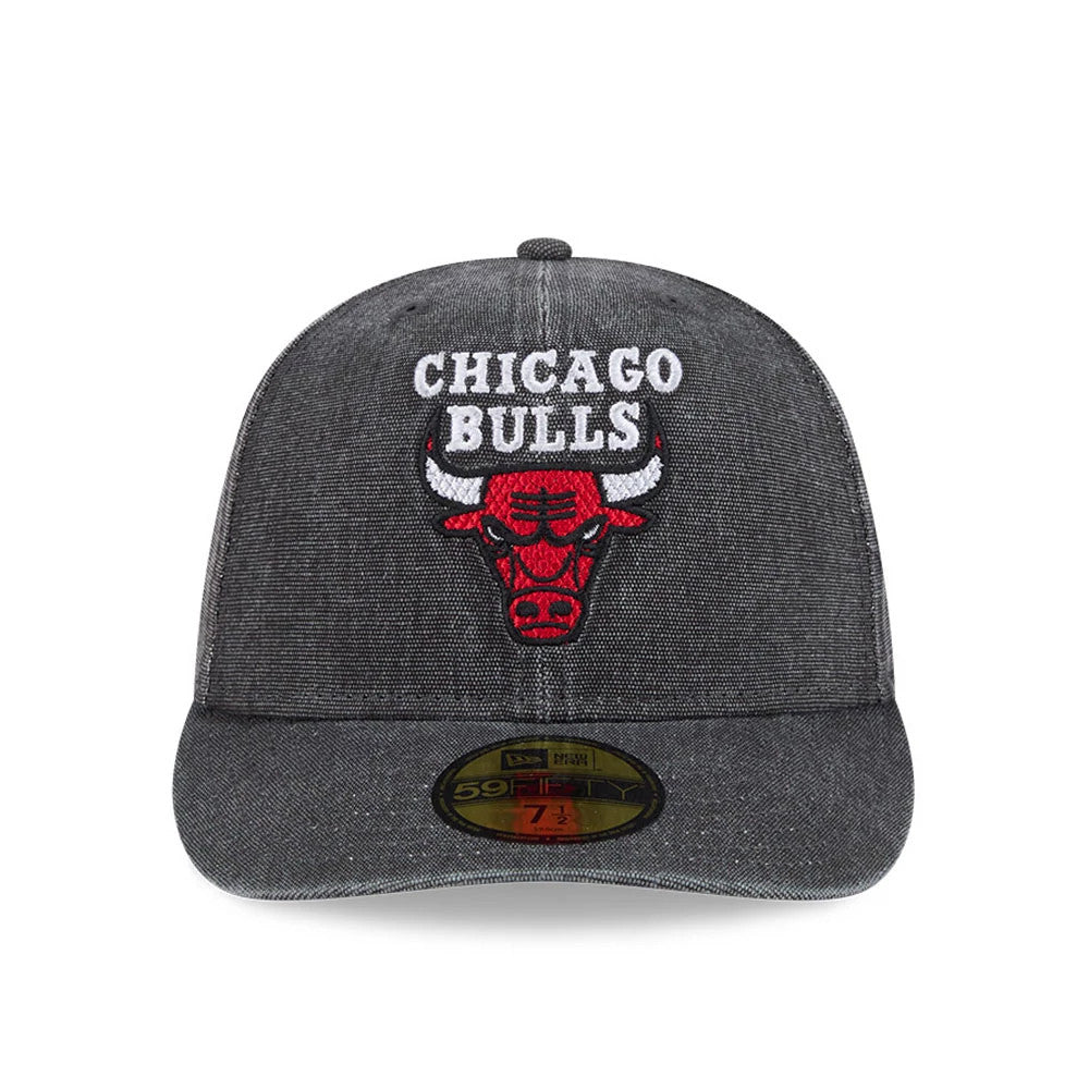 Bulls NBA Hardwood Classic Black New Era 59FIFTY Fitted Cap, front view showing the red, white, and black embroidered Bulls logo on the structured black crown with a flat visor, accompanied by a gold 59FIFTY size sticker on the visor.