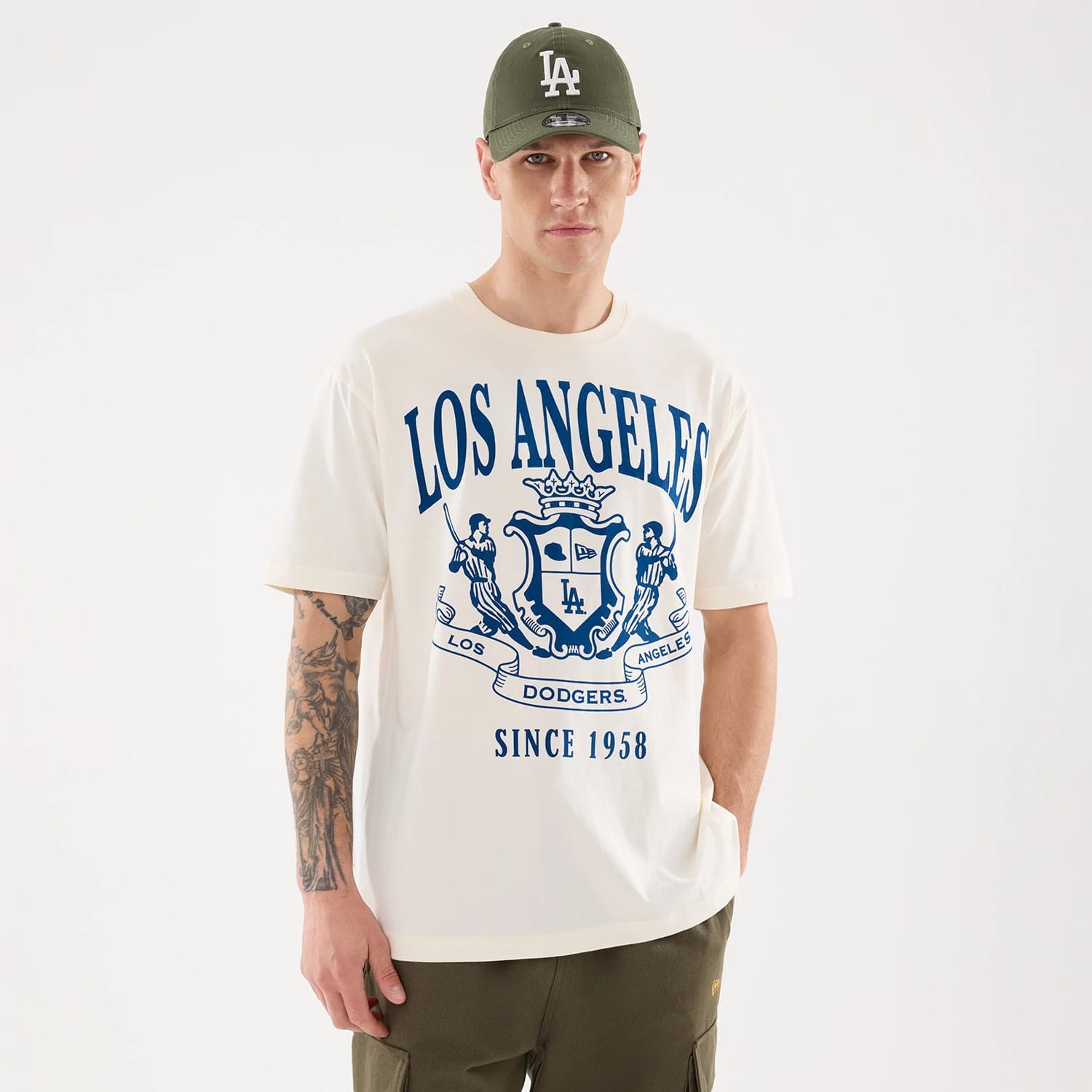 The model is wearing this MLB Life Graphic LA Dodgers T-Shirt in light beige. 1