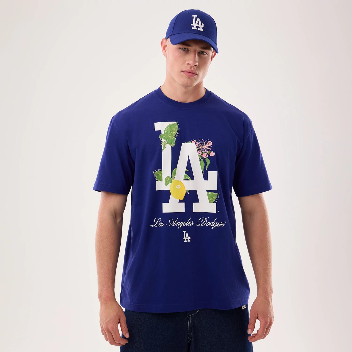 The model is wearing this MLB Life Graphic LA Dodgers T-Shirt in dark blue. 1