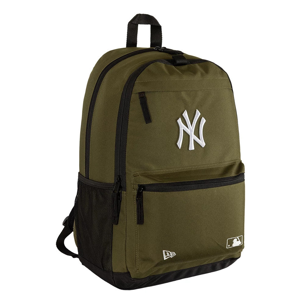 New Era New York Yankees MLB Dark Green Delaware Backpack, front view showing a large white embroidered Yankees logo centred on the main compartment, multiple zip pockets, a debossed New Era logo at the bottom right, and a mesh side pocket.