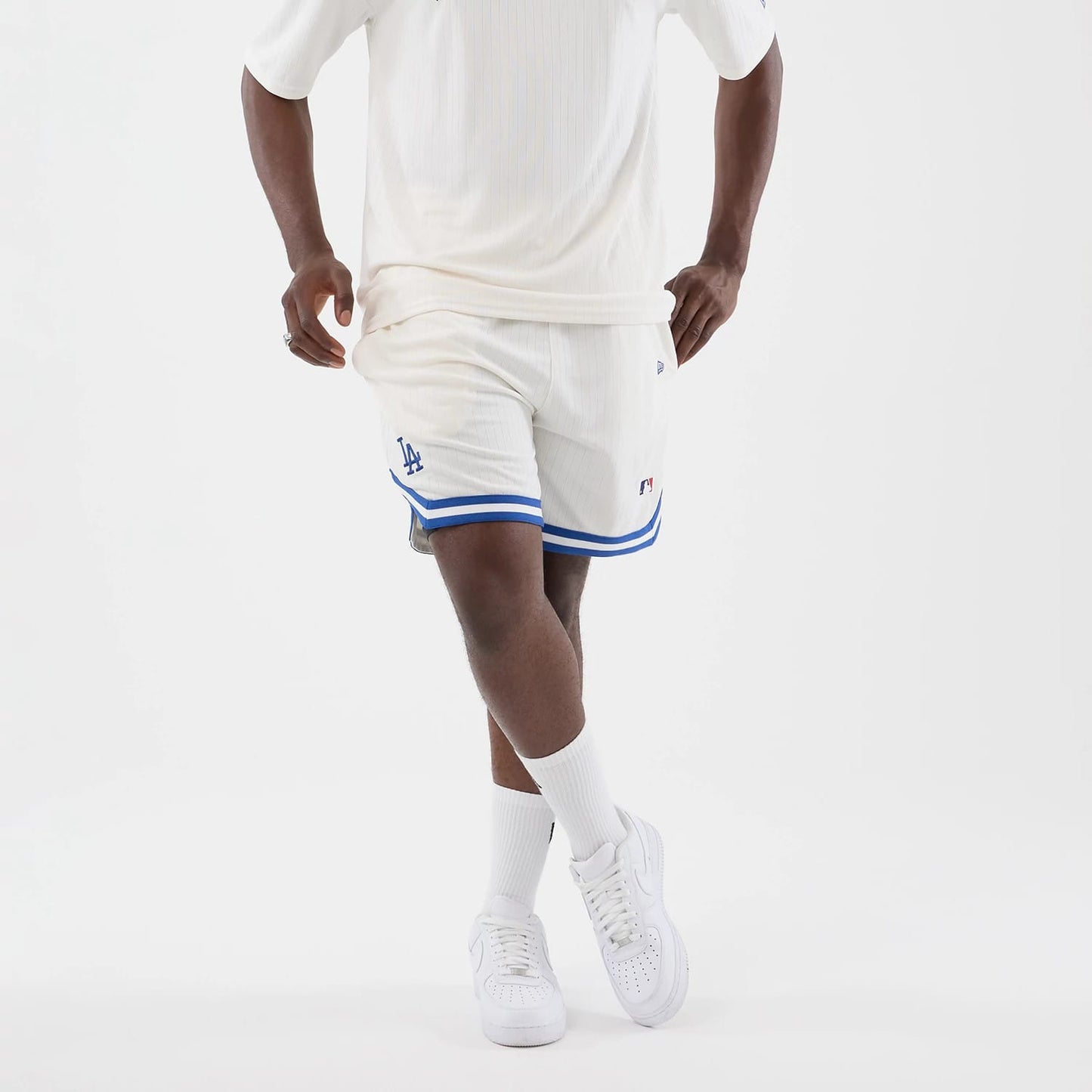 The model is wearing this MLB Arch LA Dodgers Oversized Shorts in open white. 7