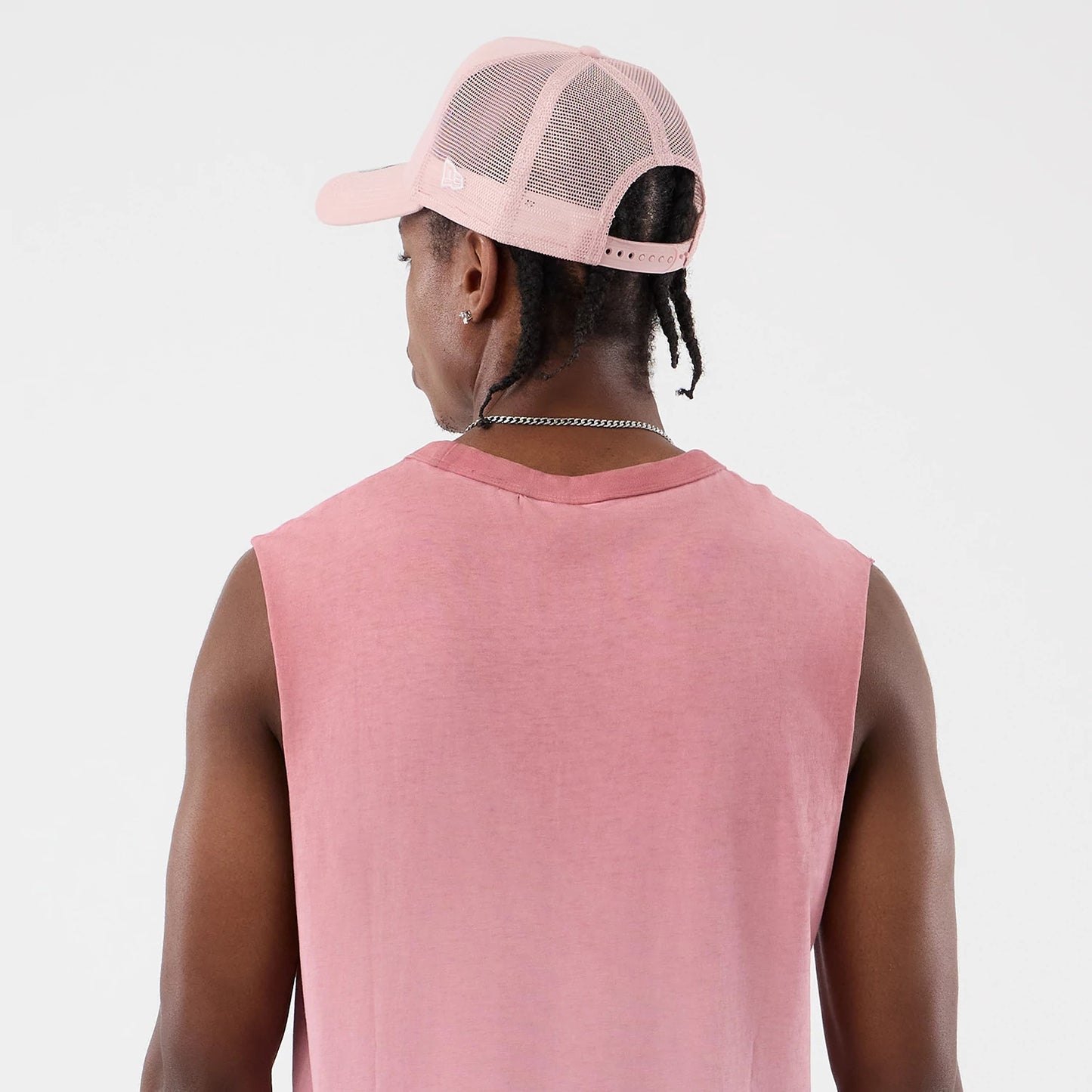 The model is wearing this MLB Washed Logo New York Yankees Vest in pastel pink. 8