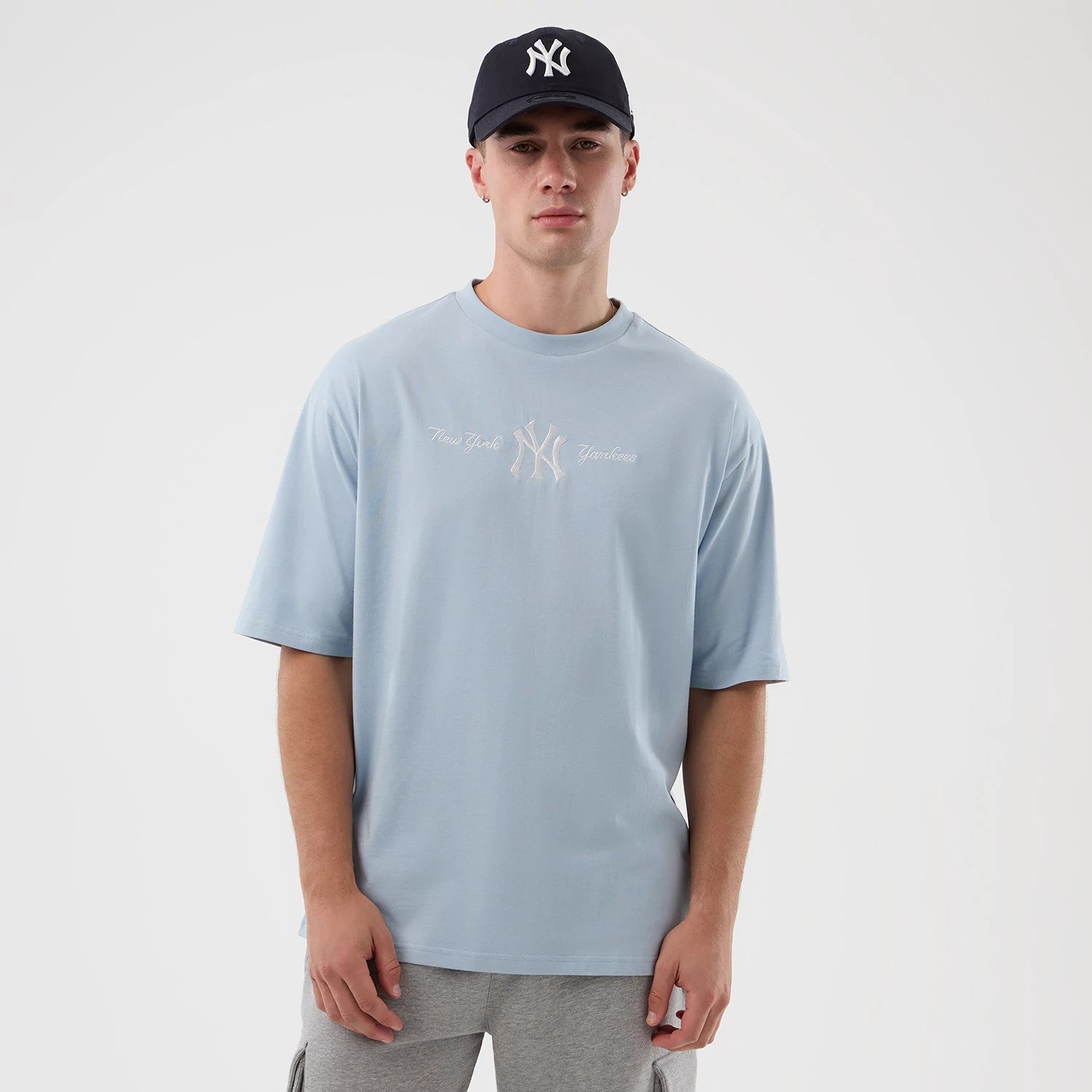The model is wearing this MLB Script New York Yankees Oversized T-Shirt in pastel blue. 1