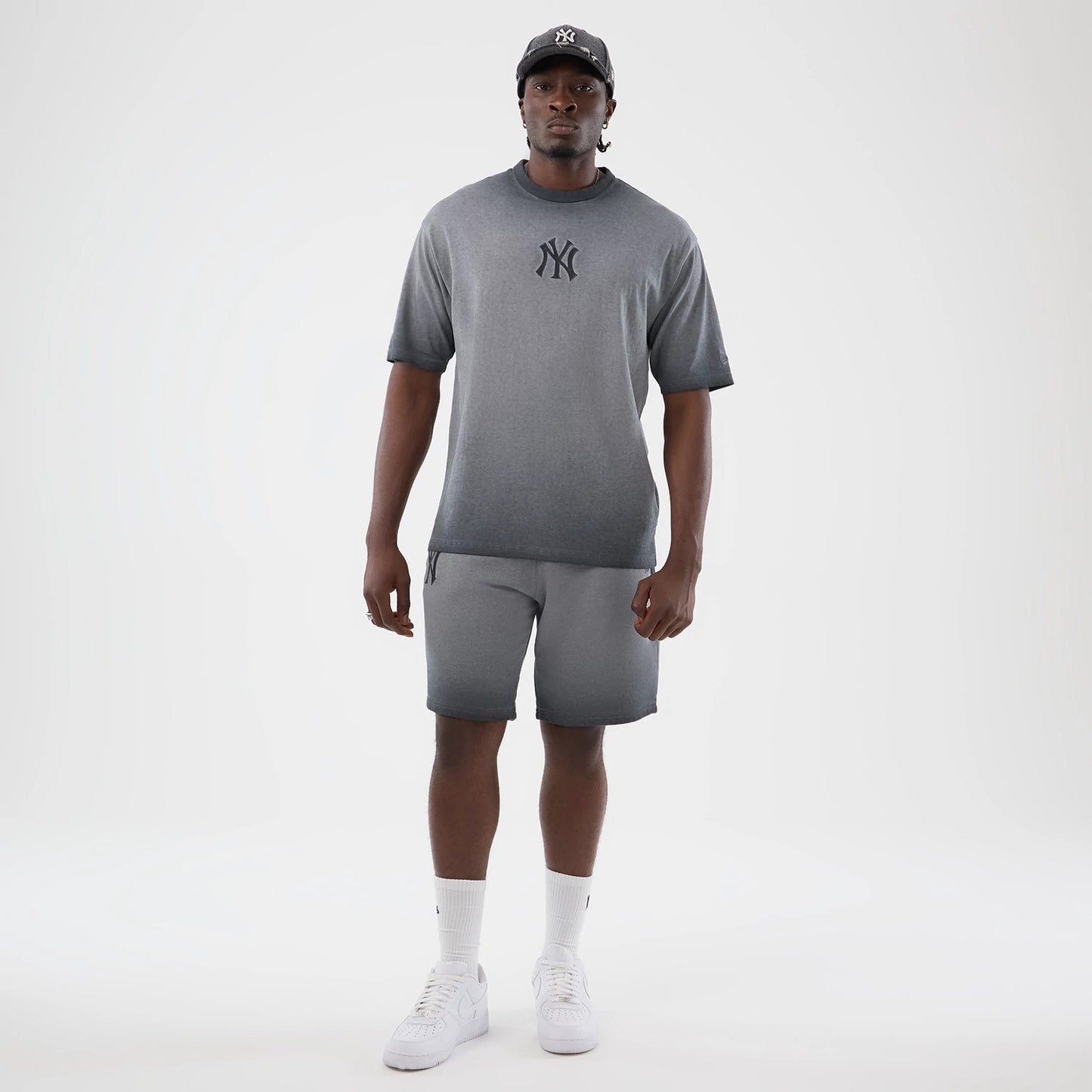 The model is wearing this MLB Washed Logo New York Yankees T-Shirt in black. 8
