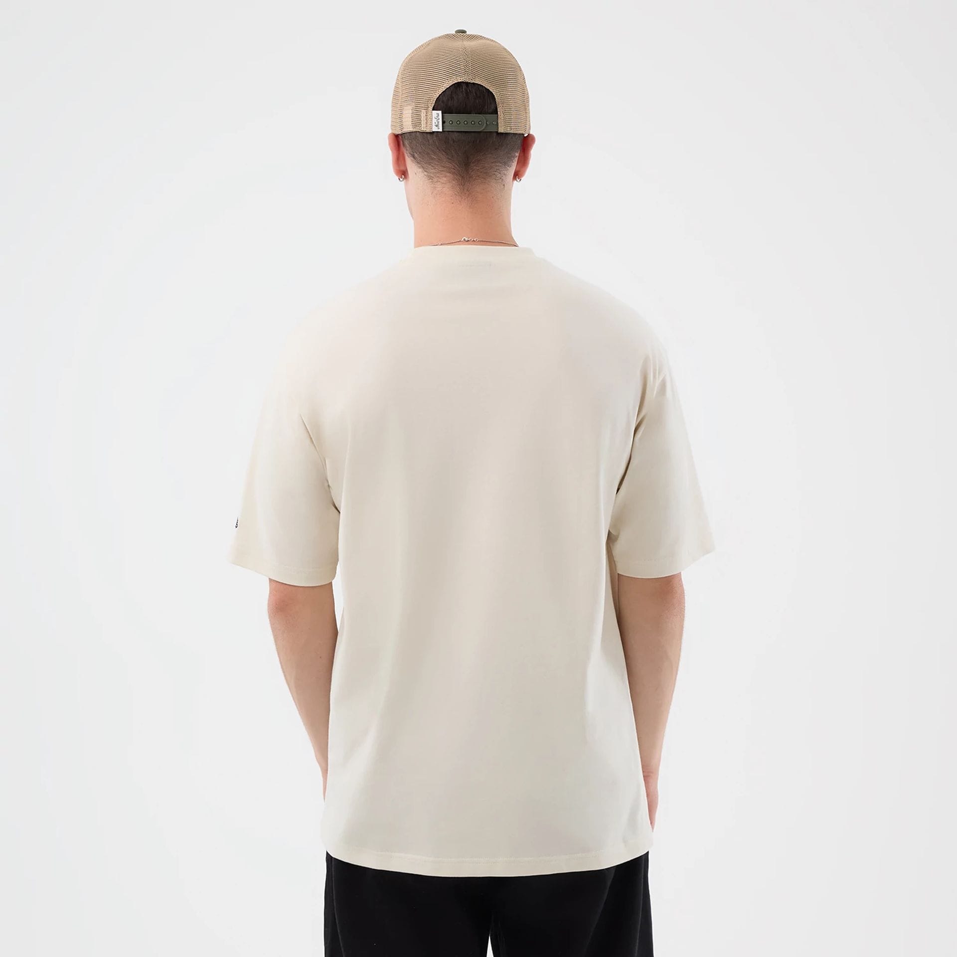 The model is wearing this New Era Dessert Graphic Oversized T-Shirt in light beige. 2