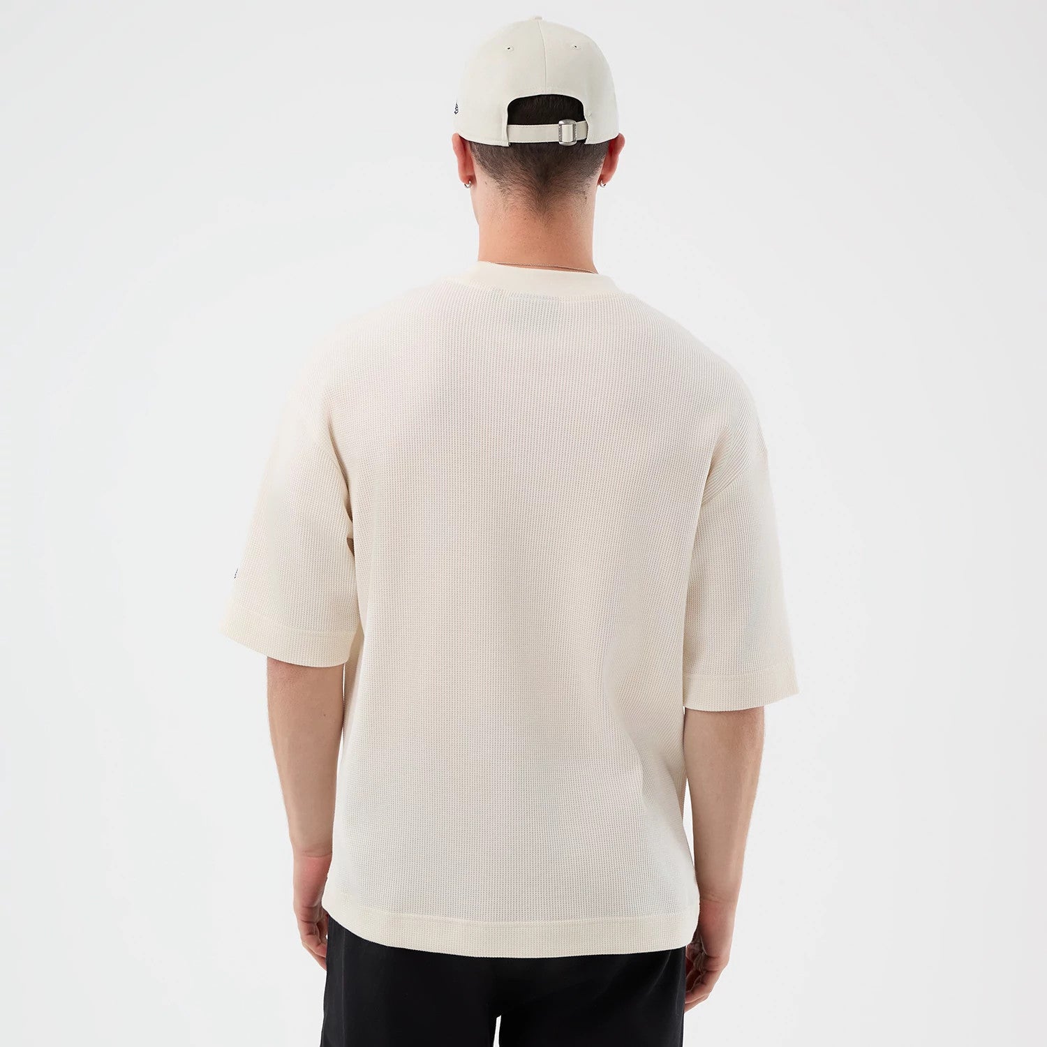 The model is wearing this MLB Waffle New York Yankees T-Shirt in open white. 2