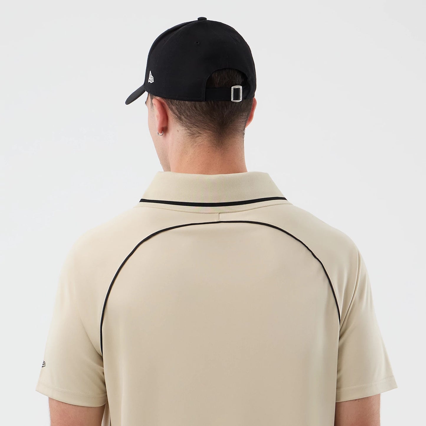 The model is wearing this New Era Football T-Shirt in light beige. 7