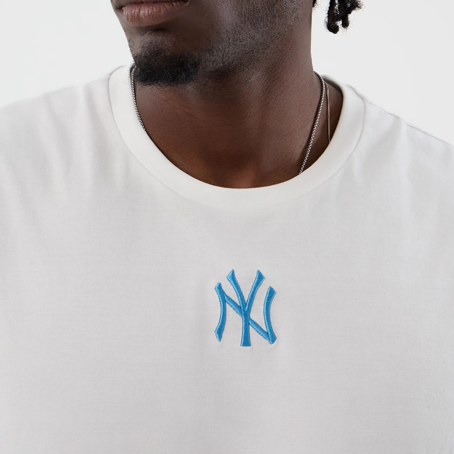 The model is wearing this MLB League Essential New York Yankees Vest in white. 4
