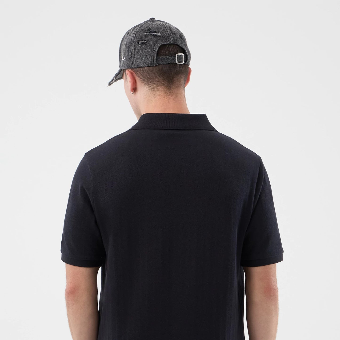 The model is wearing this MLB Rib New York Yankees Polo T-Shirt in navy. 7