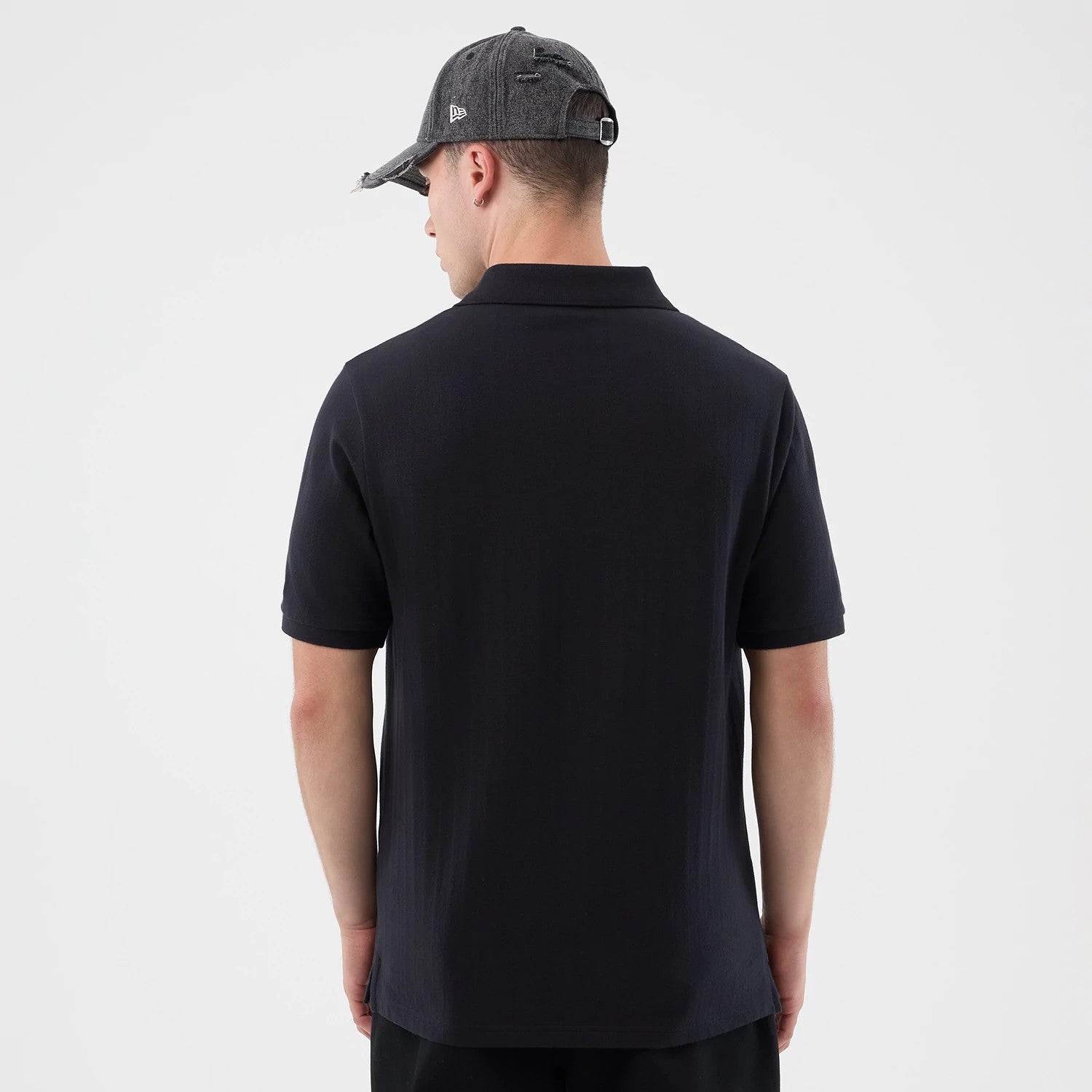 The model is wearing this MLB Rib New York Yankees Polo T-Shirt in navy. 2