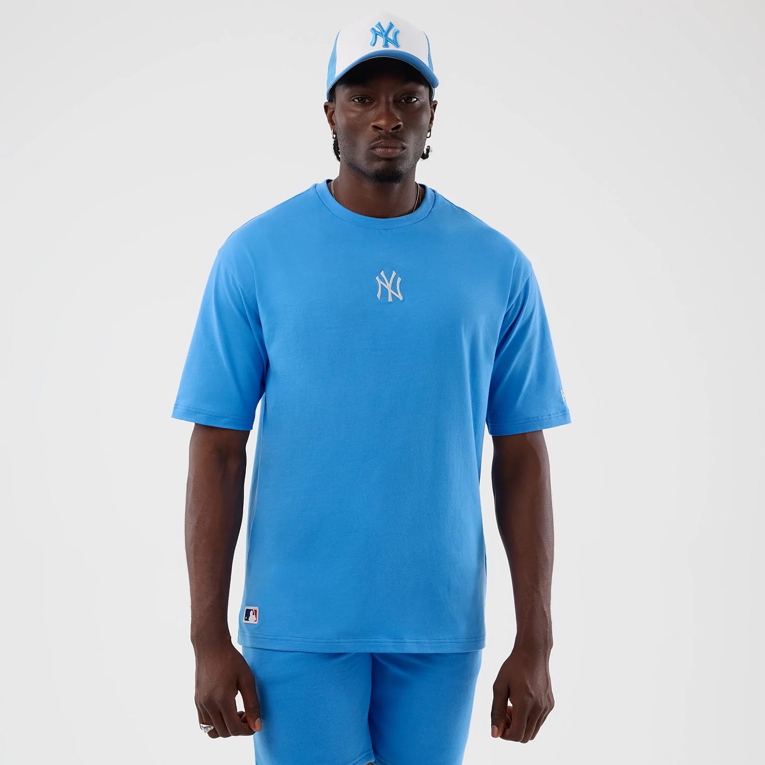 The model is wearing this MLB League Essential New York Yankees Oversized T-Shirt in pastel blue. 1