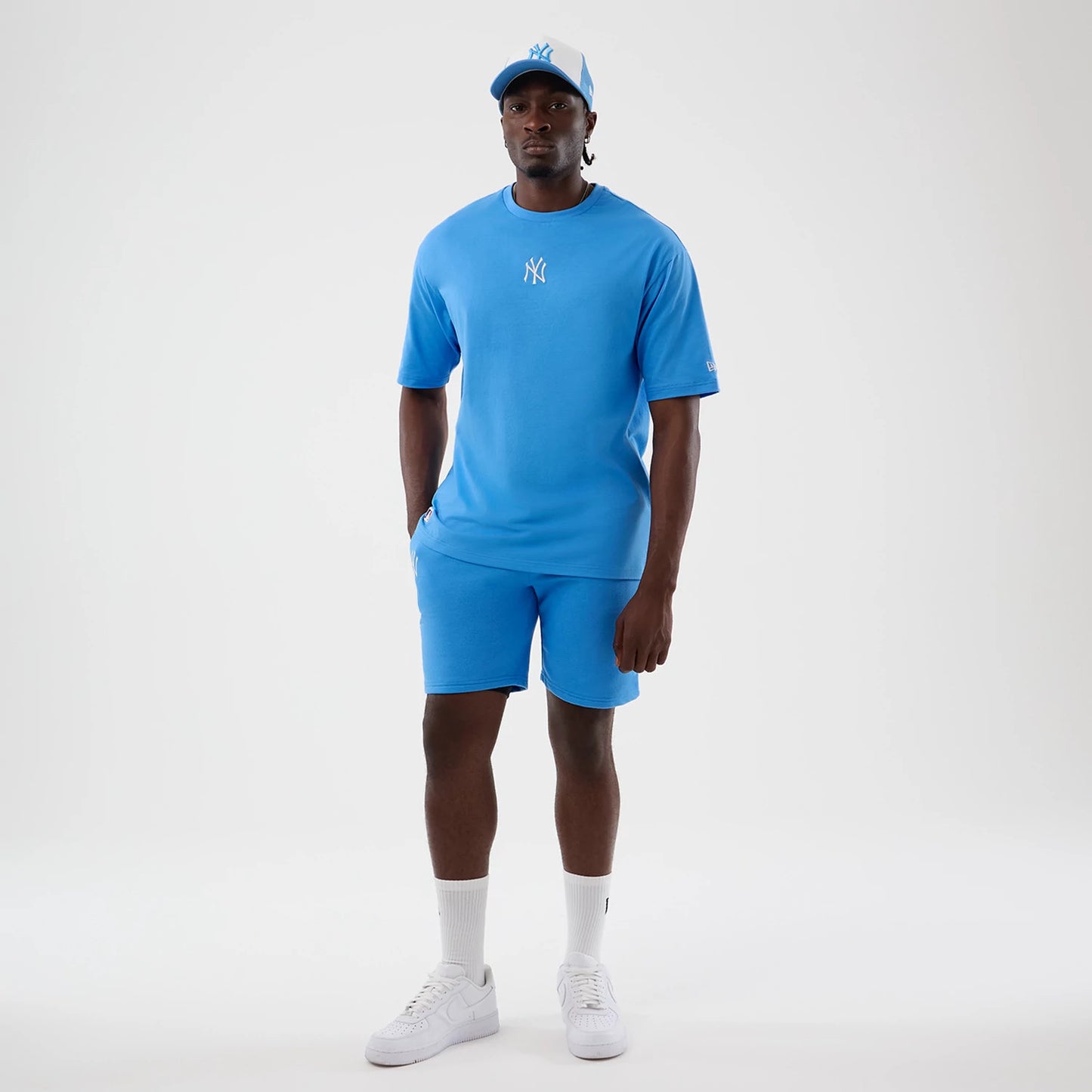 The model is wearing this MLB League Essential New York Yankees Oversized T-Shirt in pastel blue. 8