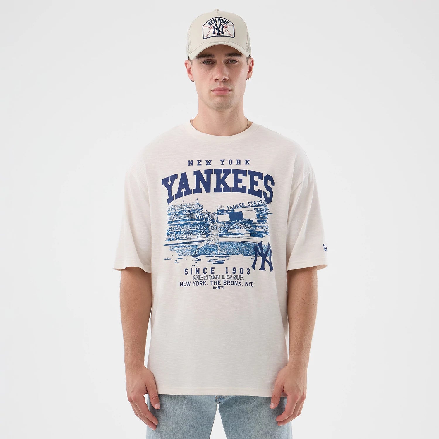 The model is wearing this MLB Slub New York Yankees Oversized T-Shirt in open white. 1