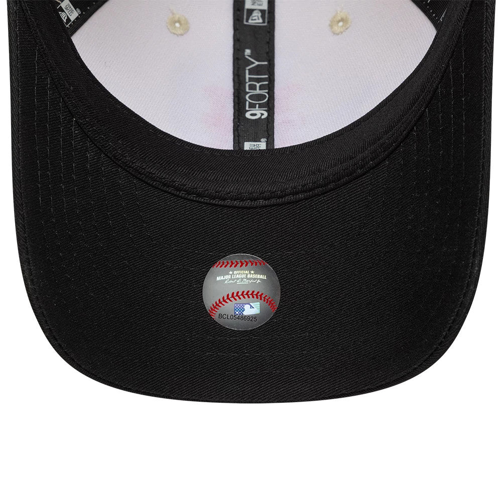 Pictured is this MLB Side Script New York Mets 9FORTY M-Crown cap in Cream. 6