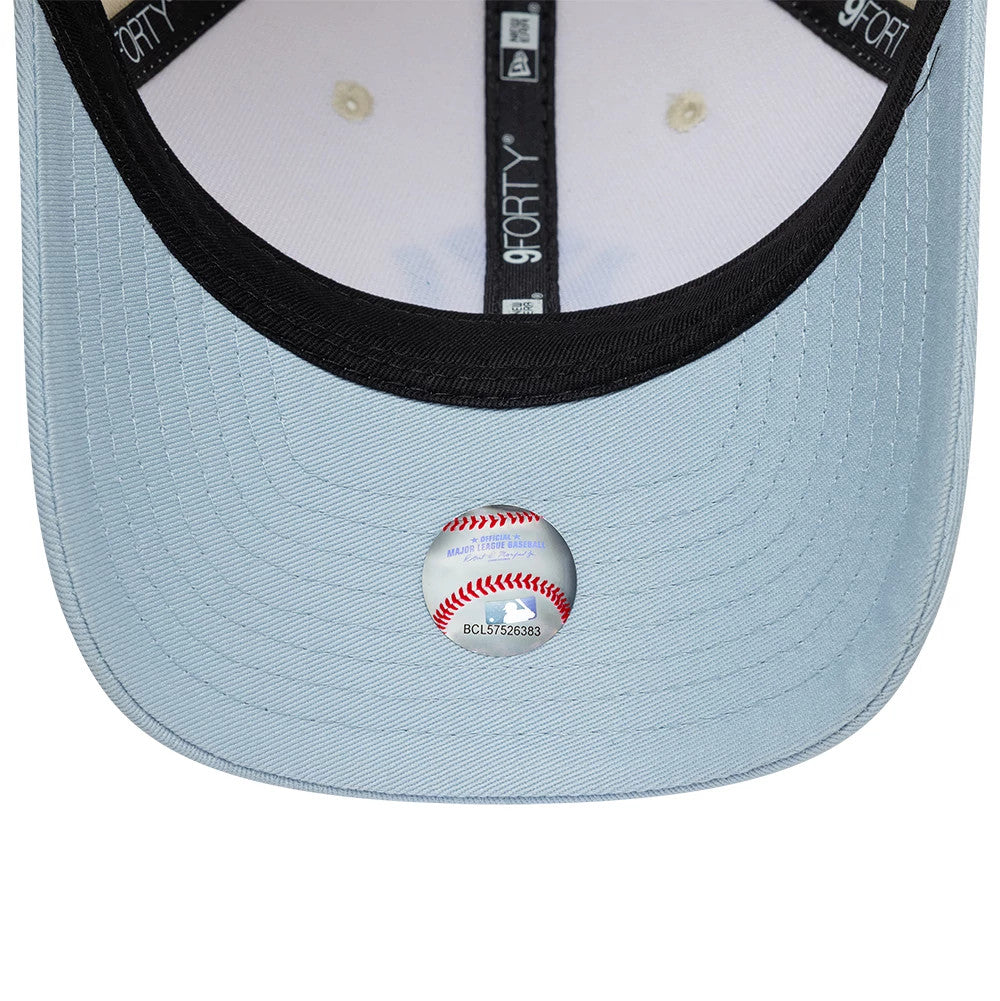 Pictured is this MLB Side Script New York Yankees 9FORTY M-Crown cap in Cream. 6