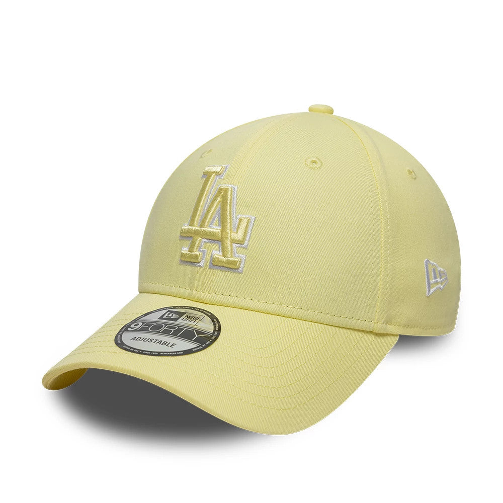 LA Dodgers MLB Team Outline Pastel Yellow New Era 9FORTY Adjustable Cap, three-quarter view showing a white and yellow embroidered LA logo on the front panel, a matching pastel yellow visor with a 9FORTY size sticker.