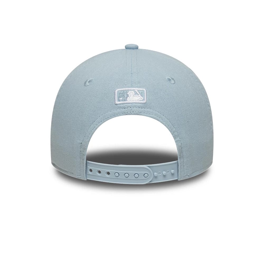Pictured is this MLB Linen New York Mets 9FORTY M-Crown cap in pastel blue. 4