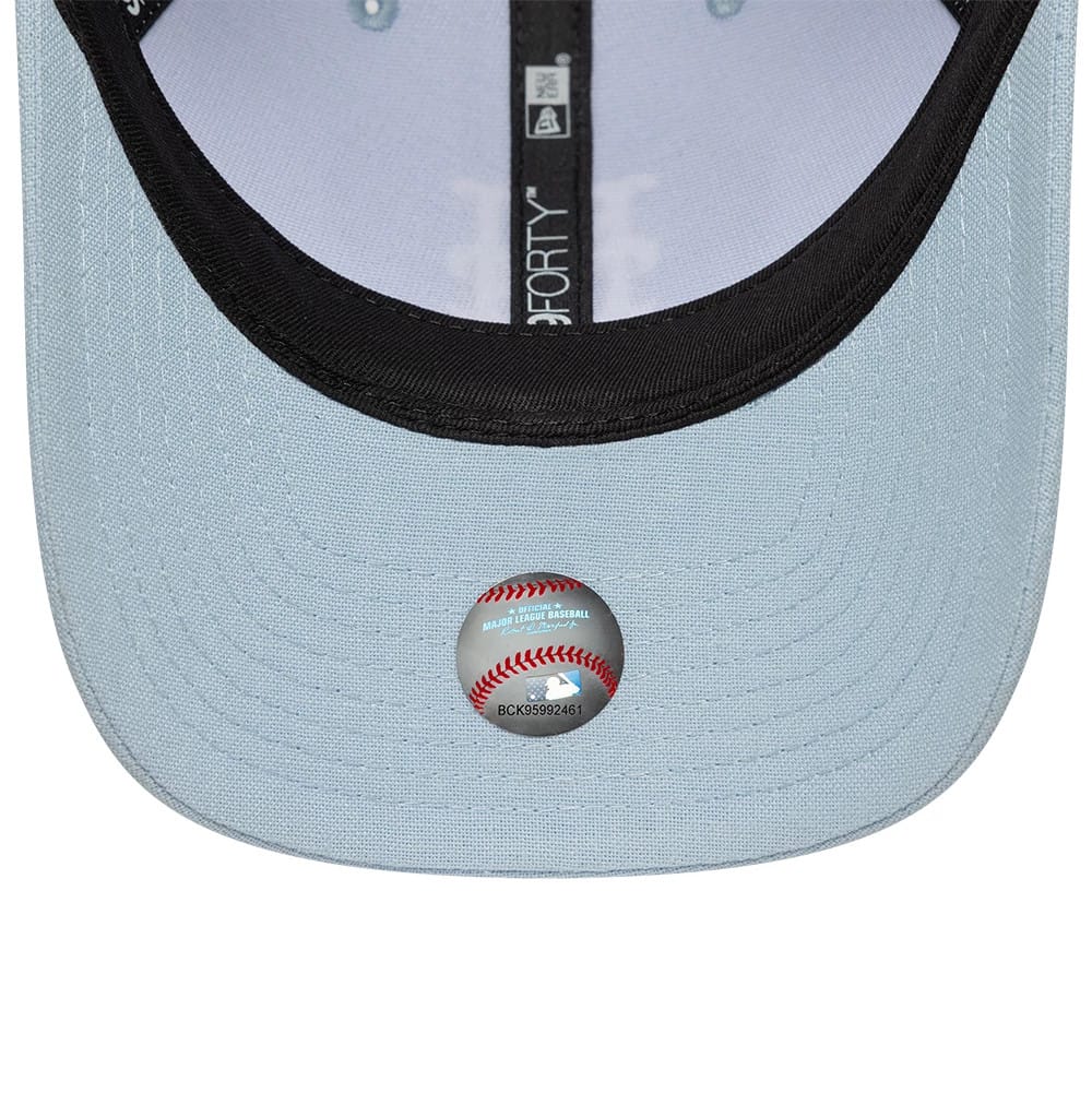 Pictured is this MLB Linen New York Mets 9FORTY M-Crown cap in pastel blue. 5