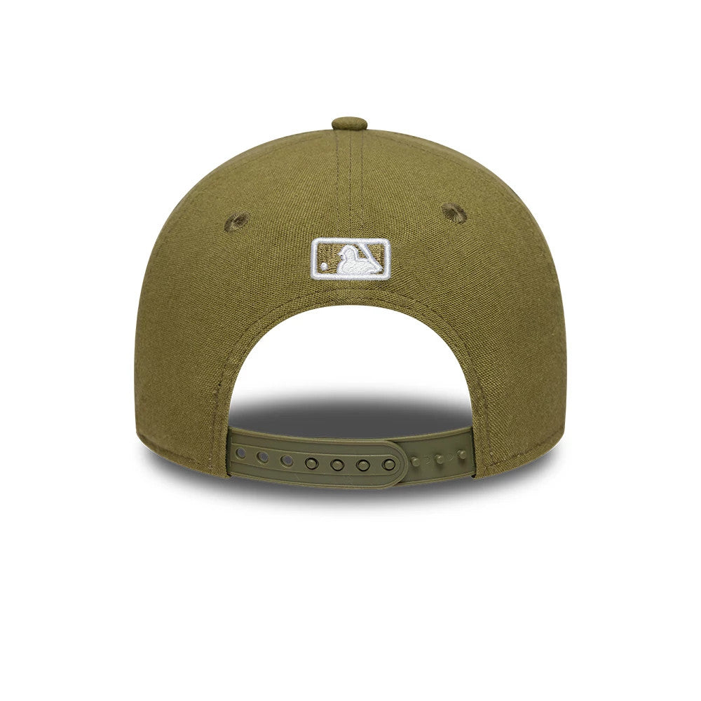 LA Dodgers MLB Linen Dark Green New Era 9FORTY M-Crown Adjustable Cap, rear view featuring a white embroidered MLB Batterman logo centred on the back panels, showcasing an olive green adjustable strap with multiple closure holes.