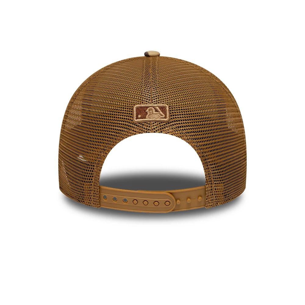 Pictured is this MLB Wordmark San Diego Padres 9FORTY M-Crown cap in Duck Camo. 4