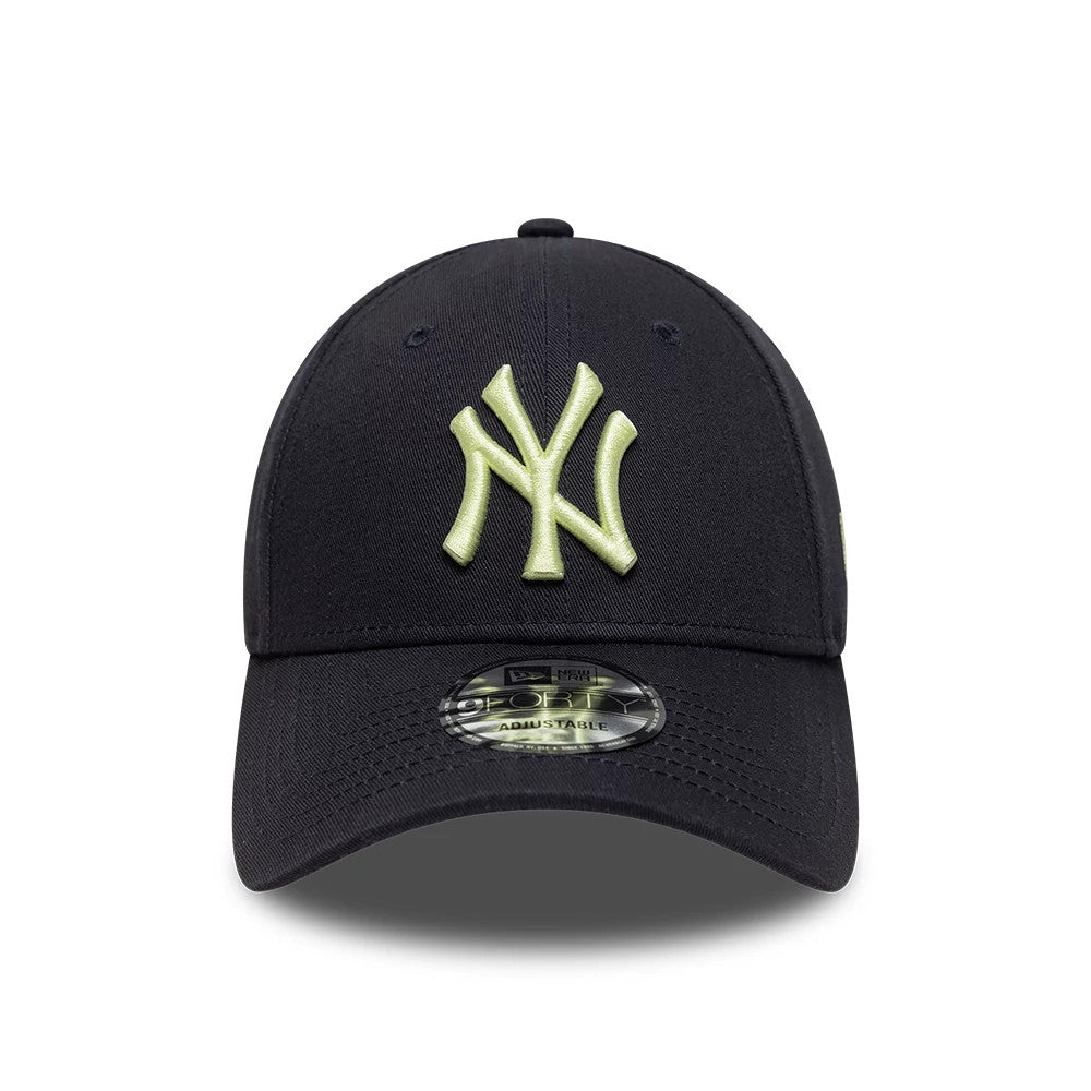 New York Yankees MLB League Essential Navy New Era 9FORTY Adjustable Cap, front view showing a raised light green embroidered NY logo on the front panel, navy curved visor with a 9FORTY size sticker, and embroidered eyelets.