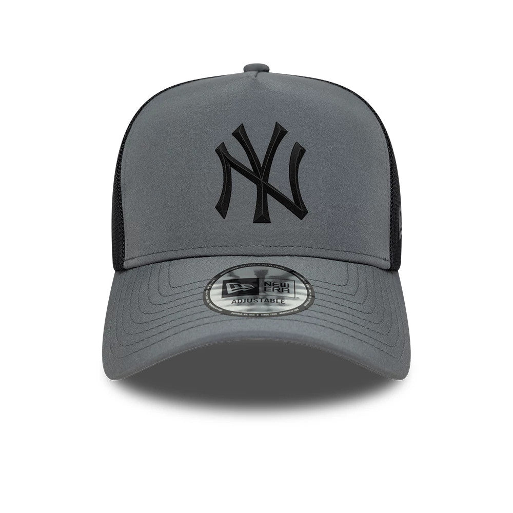 New York Yankees MLB Sport Charcoal New Era 9FORTY E-Frame Trucker Adjustable Cap, front view showing the black raised embroidered NY logo on the structured charcoal front panels, complemented by a grey curved visor and a 9FORTY size sticker.