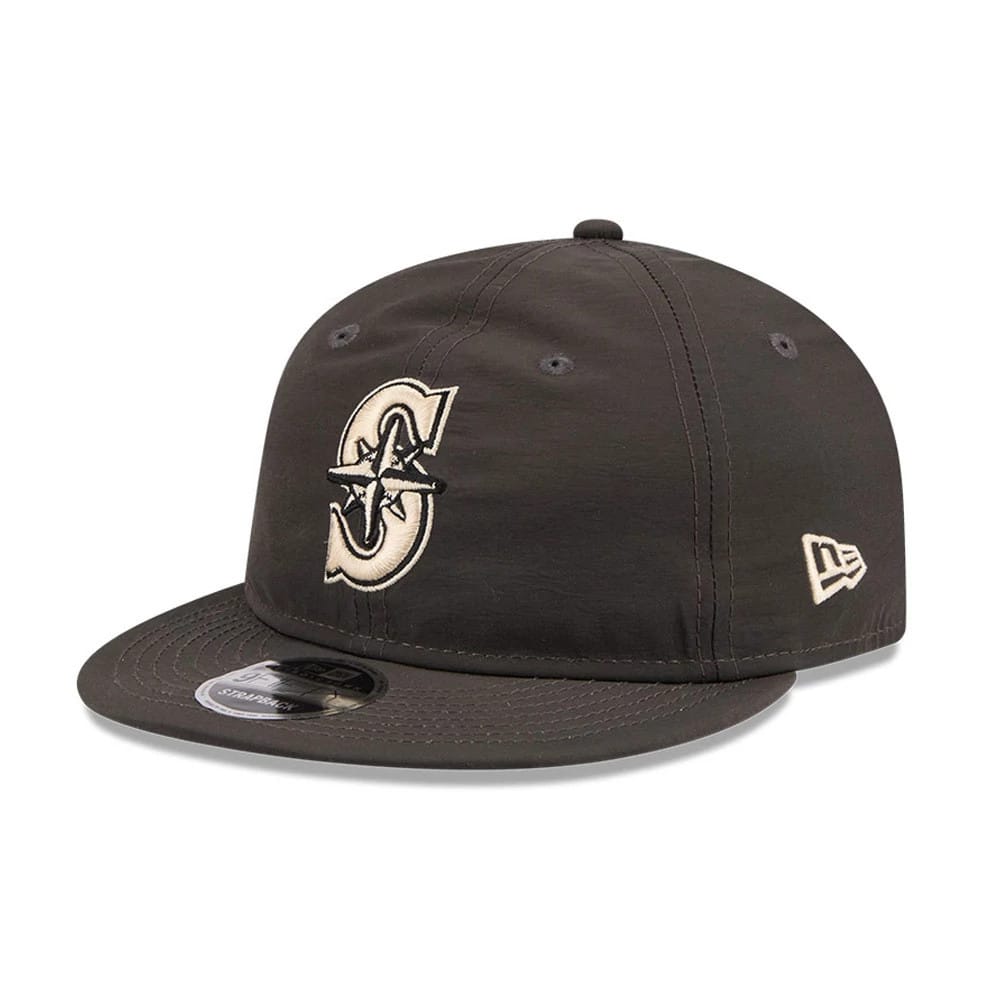 Seattle Mariners MLB Nylon Black Retro Crown New Era 9FIFTY Adjustable Cap, three-quarter view showing cream embroidered team logo on the front panel, a curved black visor with 9FIFTY size sticker, and the New Era flag logo on the left side.