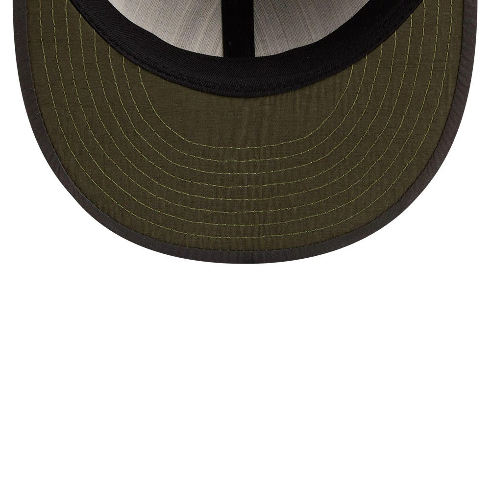Atlanta Braves MLB Nylon Black Retro Crown New Era 9FIFTY Adjustable Cap, inside view showing a green undervisor with contrasting stitching, a black sweatband, and black taping running along the panels for a clean finish.
