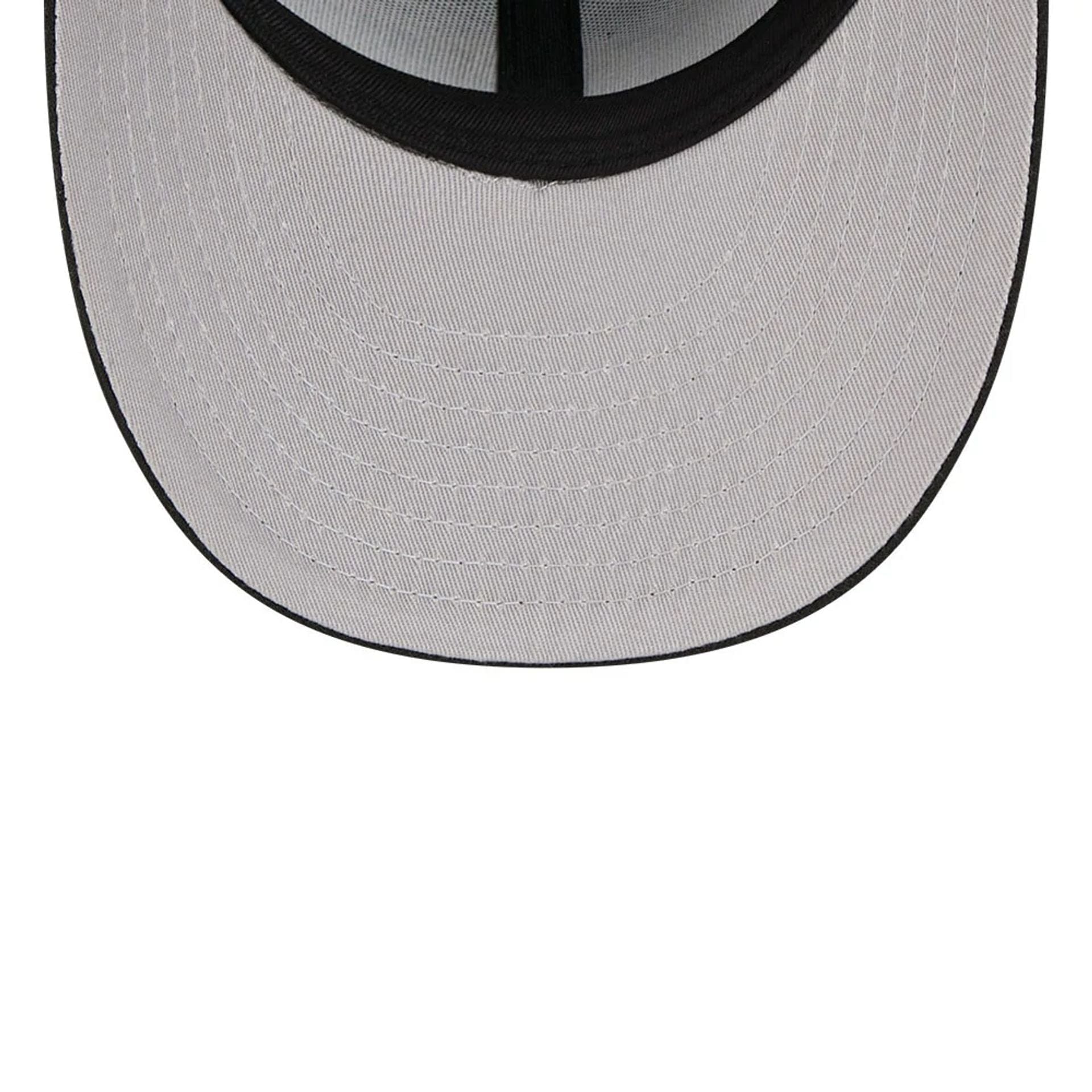 Pictured is this MLB Tweedy Cotton Chicago Cubs 59FIFTY Fitted cap in black. 2