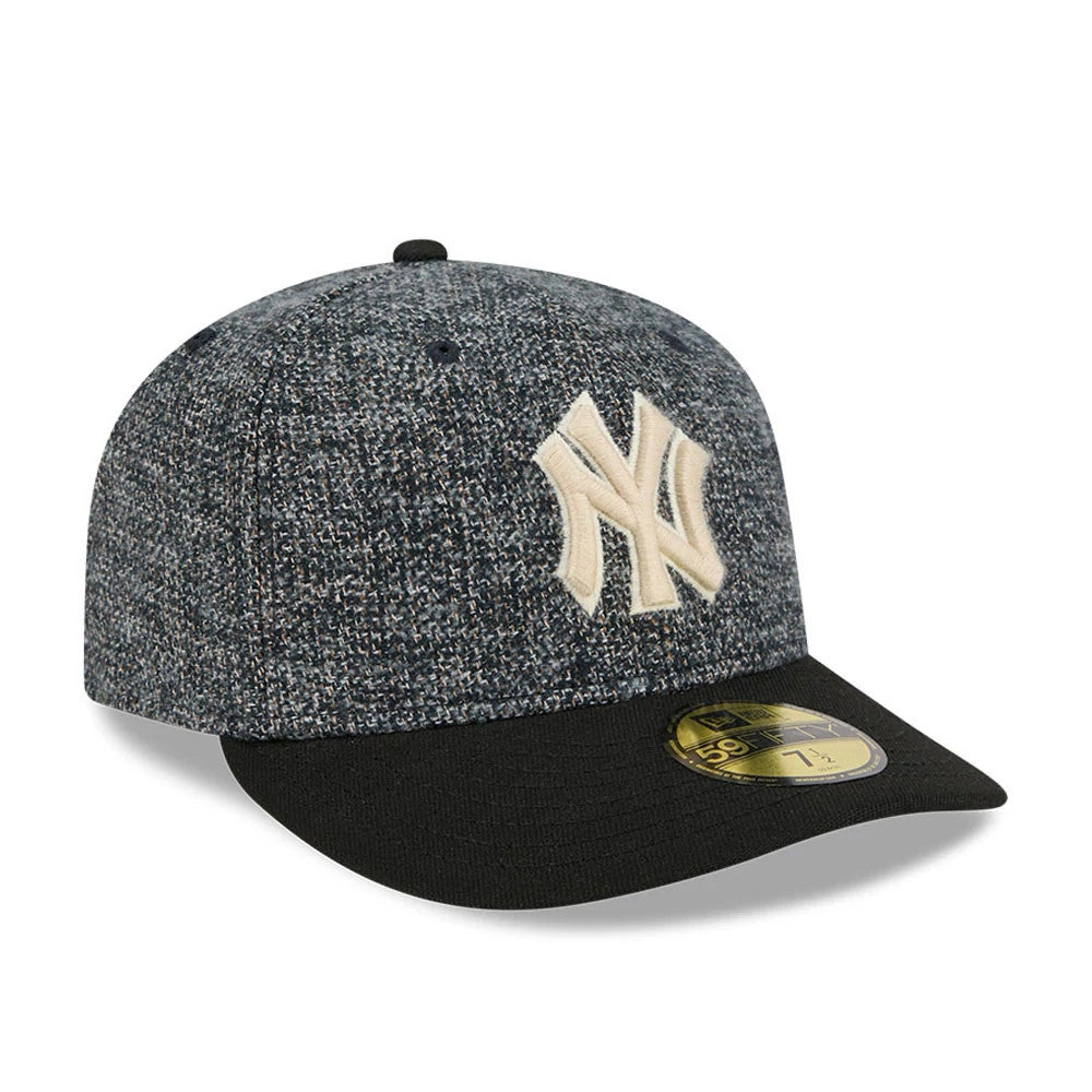 New York Yankees MLB Tweedy Cotton Black New Era 59FIFTY Fitted Cap, three-quarter view showing a white raised embroidered NY logo on the speckled tweed crown, a contrasting black flat visor, and a gold 59FIFTY size sticker on the visor.