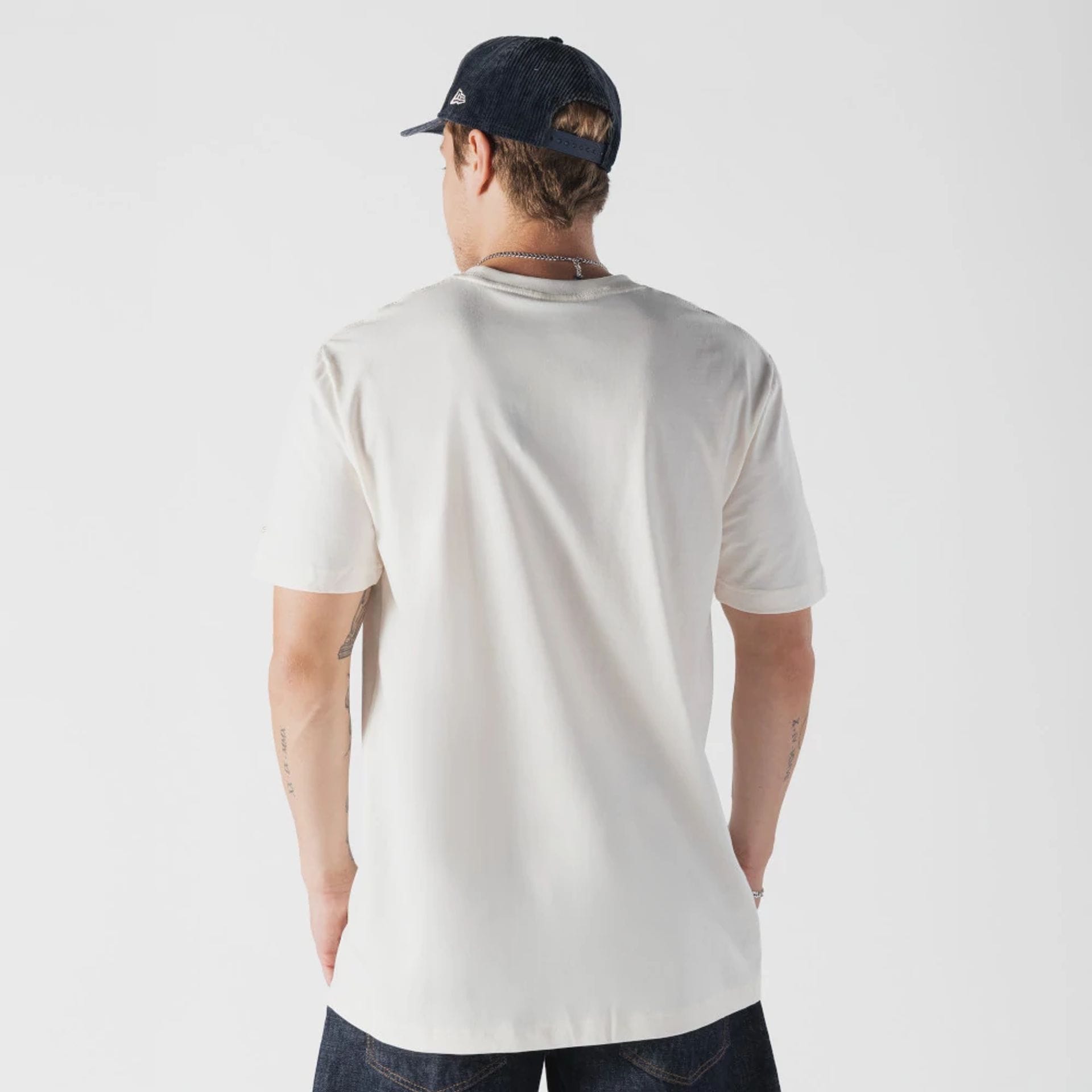 The model is wearing this MLB X Looney Tunes LA Dodgers T-Shirt in Cream. 2